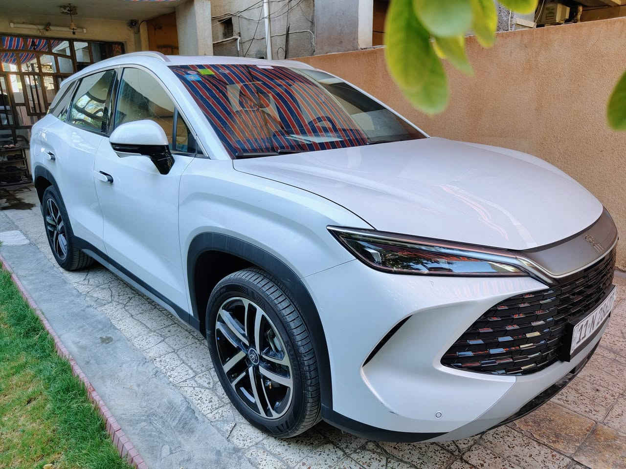 ✨ BYD سونك L
موديل 2025 ✨

سيارة عائلية (هجين DM-i / PHEV).

الموديل: 2025

العداد (المشي الإجمالي): 2,397 كم فقط (زيرو)

اللون: أبيض لؤلؤي

الرقم: رقم بغداد

المحرك والنظام: هجين قابل للشحن (Plug-in Hybrid) اقتصادي جداً وعملي

شاشة داخلية ذكية تدعم التحكم باللمس ودوارة

مقاعد جلد فاخرة (لون بيجي)

إضاءة LED أمامية وخلفية متصلة 

بصمة ومقابض أبواب مخفية

حساسات وكاميرات لسهولة القيادة والركن

مقصورة واسعة ومريحة جداً

السونار مرفق

💰 السعر المطلوب: 27,900,000 دينار عراقي (27 مليون و 900 ألف)

📍 المكان: بغداد - العامرية

📞 للتواصل والاستفسار: [***********]
