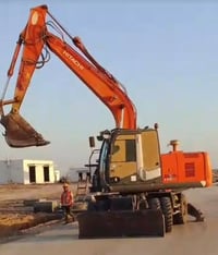 حفارة • حفارة للبيع • حفارة 2010 • حفارة حجم 170 • حفارة زنجيل • آليات...