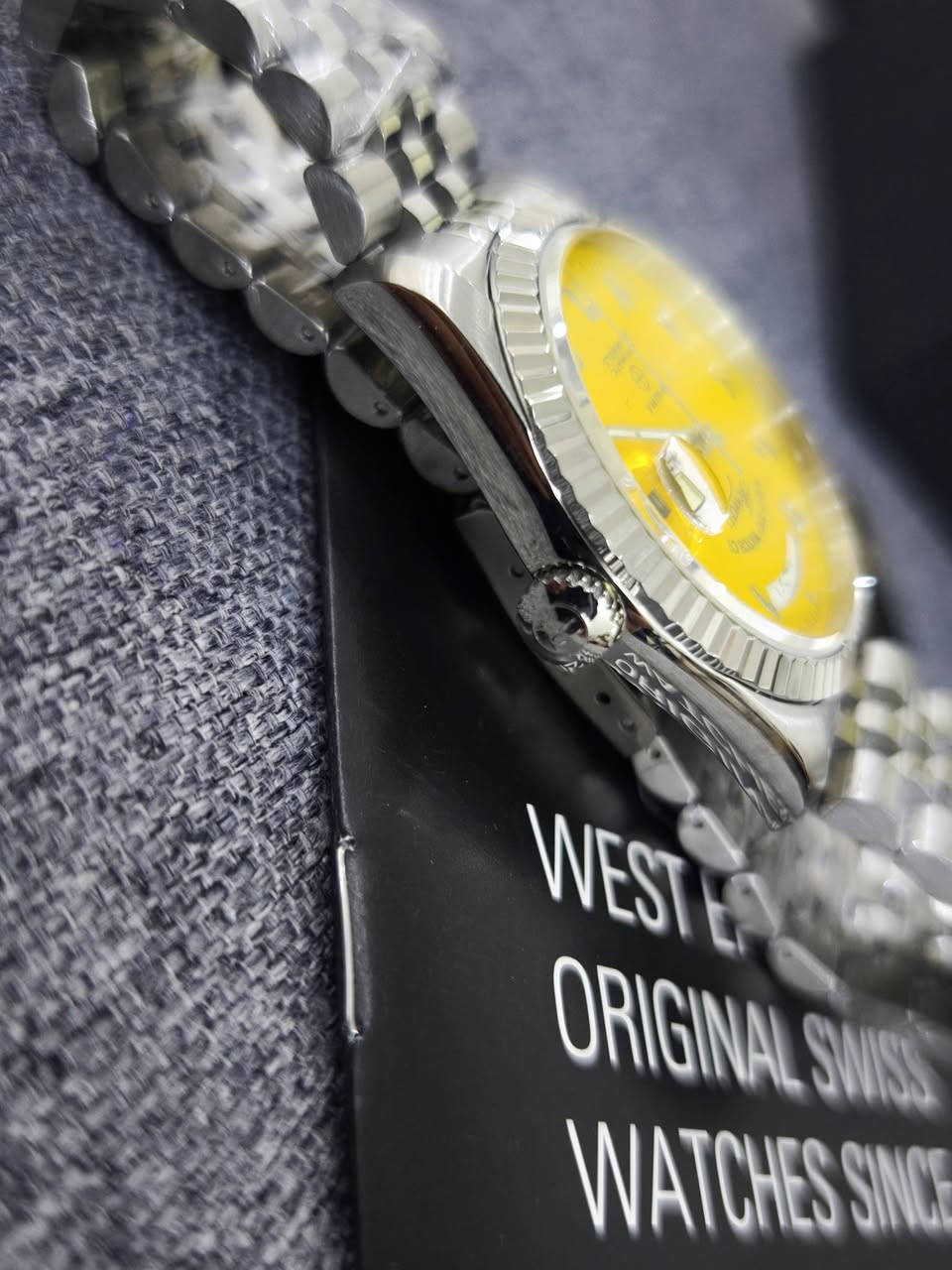 بسم الله الرحمن الرحيم 
West end swiss made 
ساعة ويست إند اوتوماتيك سويسري أصلي وكالة اصلي
ارقام عربي 
منفذ التاريخ باللغة العربية 
منفذ لعرض أيام الأسبوع باللغة العربية 
لون ليموني 
سير جوبلي 
قطر 41
#السعر 620 دولار 
***********
يوجد خدمه التوصيل
