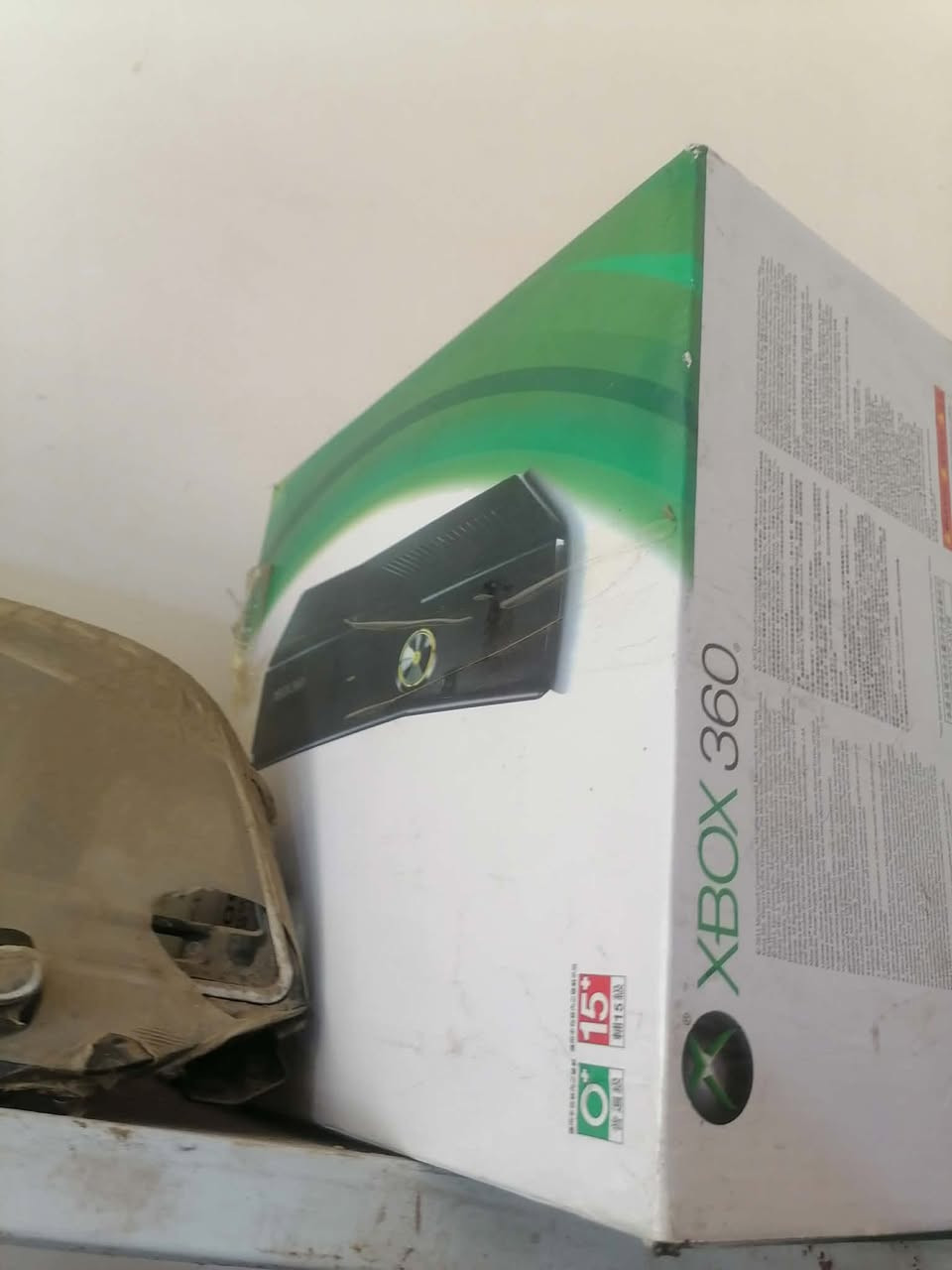 سلام عليكم اكس بوكس 360نوع سلم بي 100 لعبه   مستخدم قليل سعر 130 الف مكاني بغداد الشعله ***********
