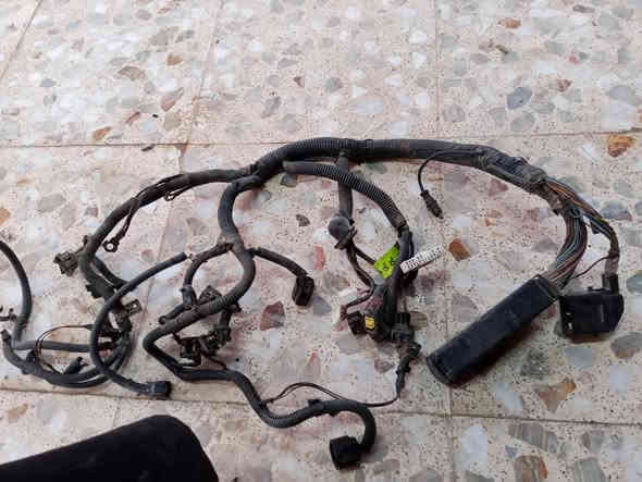 السلام عليكم 
ضفيرة مكينة اوبترا تبدا من قاعدة الفيوزات لاخر فيشة بالمكينة حتى كلبسة البارد موجودة 
السماوة 
***********

سعرها 125قفل
