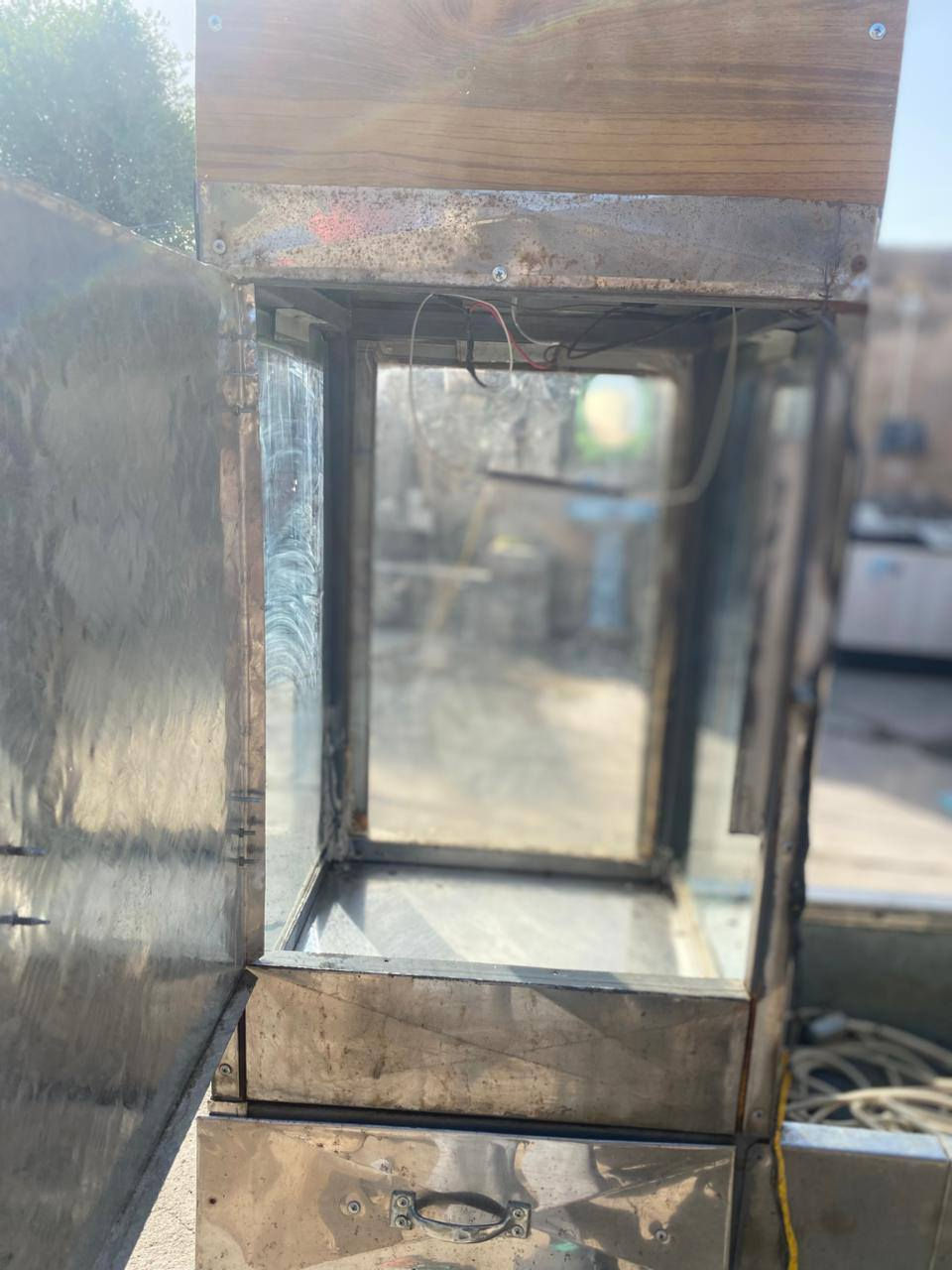 مكينه حب شمسي لبيع
جدر كبير وجام خانه كبير 
نظيفه وحلوه مستعجل على بيع 
سعره 350 العنوان البصره الزبير حي شهداء 
رقمي تصال واتساب/ ***********
