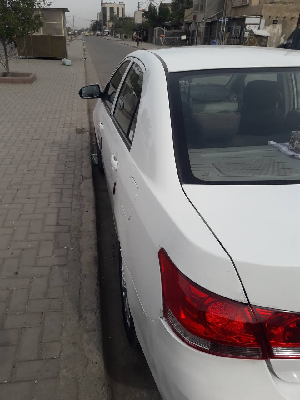 السلام عليكم للبيع بيوايدي ج ثري  موديل ٢٠١٣ سيارة مكفول من كل شي للبيع سعر ٦٣ وبيها مجال *********** مكان السياره بغداد حي العامل
