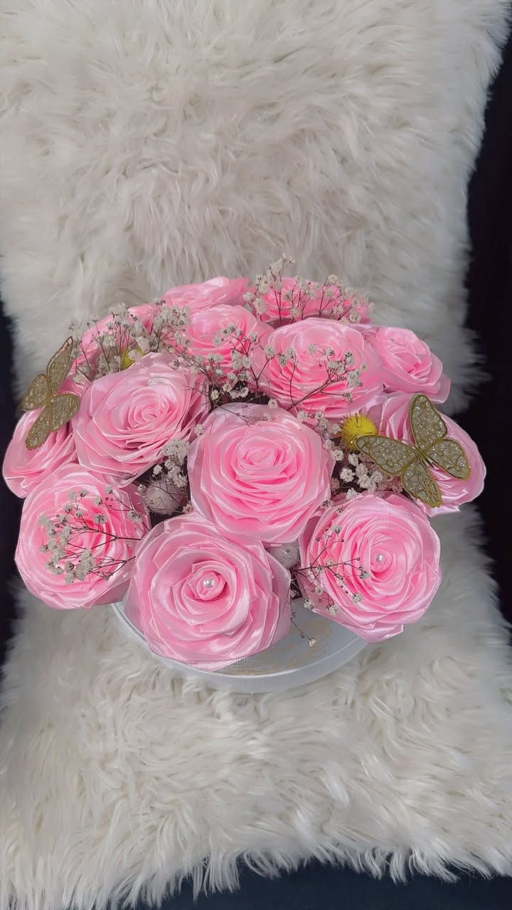 السلام عليكم
انا بشتغل تنسيقات هدايا بورد الساتان وبوكيه ورد 
لجميع المناسبات 
وباحلى الاسعار 
للتواصل

‭0751 160 9841‬
