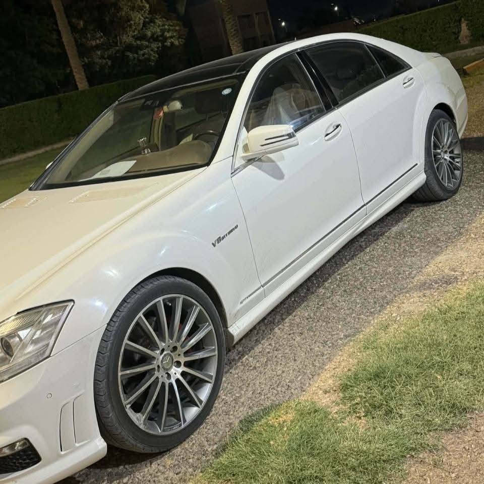 من رخصة الادمن
مارسيدس Vipاس كلاس S500 اعلى فئة  موديل ٢٠١٢
محرك 8 تنفس طبيعي..  مكفول...  ادوات ادوات
كير ٩ سرعات..  مكفول 
تحكم ستيرن جهتين 
شفتات 
بانورما 
5 بردات 
لايت زنون دوار مع حركة الاشخاص 
رادار امامي وخلفي 
حساسات امامي وخلفي 
مساحات اوتو 
مساج في الكشنات 
كشنات امامي وخلفي تدفئة وتبريد 
كشنات الخلفي كهرباء 
ملاحظة / ترايك وين متريد اطلع 
مواصفات هواي ميحتاج اذكرهن لان معروفة الاس ٥٠٠ 
ترهم مراوس او بيع....  متواجد واتساب ***********
