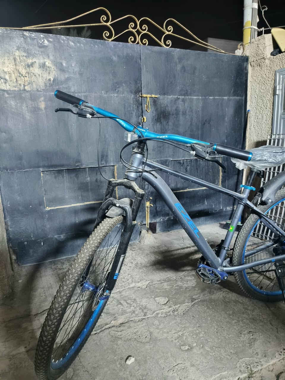 مكاني بغداد البياع  قياس ٢٩  ما صار شهر عندي الباسكل سريع ونضافته ٩٩ سعره ١٦٠ قفل رقمي ‏‪***********‬‏ وات ساب هم موجود أن شاءالله
