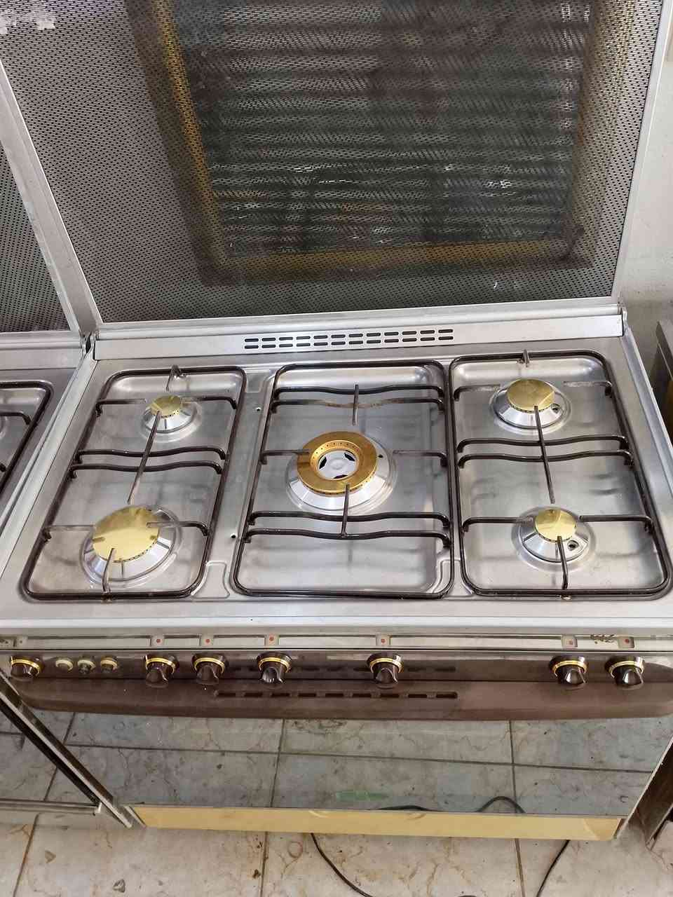 طباخات كريازي للبيع كلمن وسعره اصلي  وبيهن ضمان كله جديد ونضافه 100 بل 100 موجود تصلو  علرقم ***********
