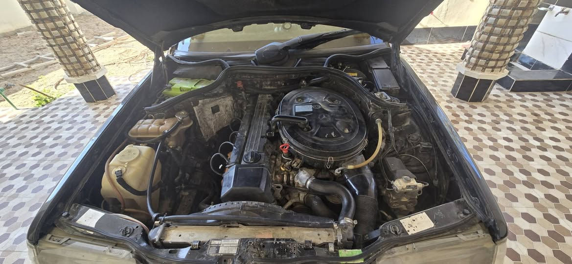 للبيع مرسيدس w124 دب 300
موديل 1990
تدفئة تتبريد شغال
رقم بغداد انكليزي 
تحكم كشنات كهربائية
قفل سنتر لك ريمونت
السعر 68 وبيه مجال
المكان ديالى ناحية الوجيهية
***********
