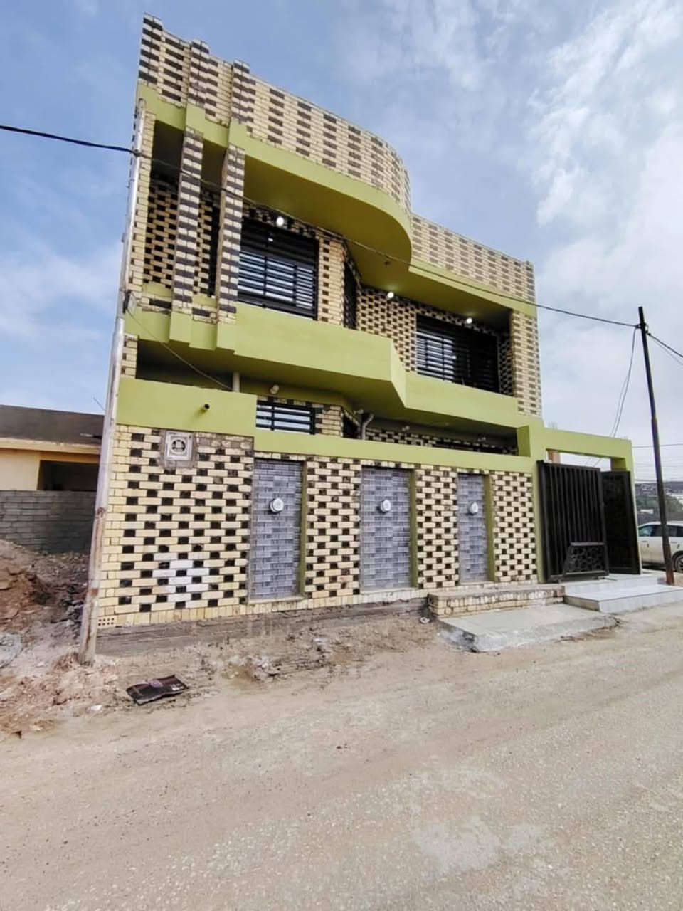 تندر بناء (سعر المتر 350) الف دينار عراقي فقط نقد نقد
-عمل الخارطة واسقاطها حسب المطلوب
-بناء طابوق جمهوري درجه اولى
-شيش اف اف للتسليح
-سمنت مقاوم جسر
-ماء ومجاري امل شريف درجه اولى
-كهرباء سيمنز فن اردني
-نقاط الكهرباء اديسون امارتي
-ارضيه بورسلين مع عمل درجه اولى
سيراميك جداري هندي وعمل درجه اول بيتراوح سعر10الف
-بورسلين ارضيه سعر من10الى15الف
-لبخ وبياض درجه اولى
-طلس الواجهه مع الصبغ
-سقوف ثانويه للحمامات حسب الطلب
-ابواب حمامات pvc تركي
-ابواب خشب صاج تركي
-بايات الدرج بورسلين مع عمل درجه اولى
-يكون حساب العمل حسب المتر (الذرعه)
-الاضافات المطلوبه خارج التندر تضاف لسعر المتر او حسب الاتفاق
-يتم تسليم المفتاح كامل خلال 6اشهر
-ويكون المبلغ على شكل ثلاثة دفعات حسب الاتفاق
-يتم الاشراف الهندسي بشكل مباشر خلال فتره العمل
عنوان النجف الاشرف شارع المطار مقابيل قريه الغدير 
*********** 
***********
