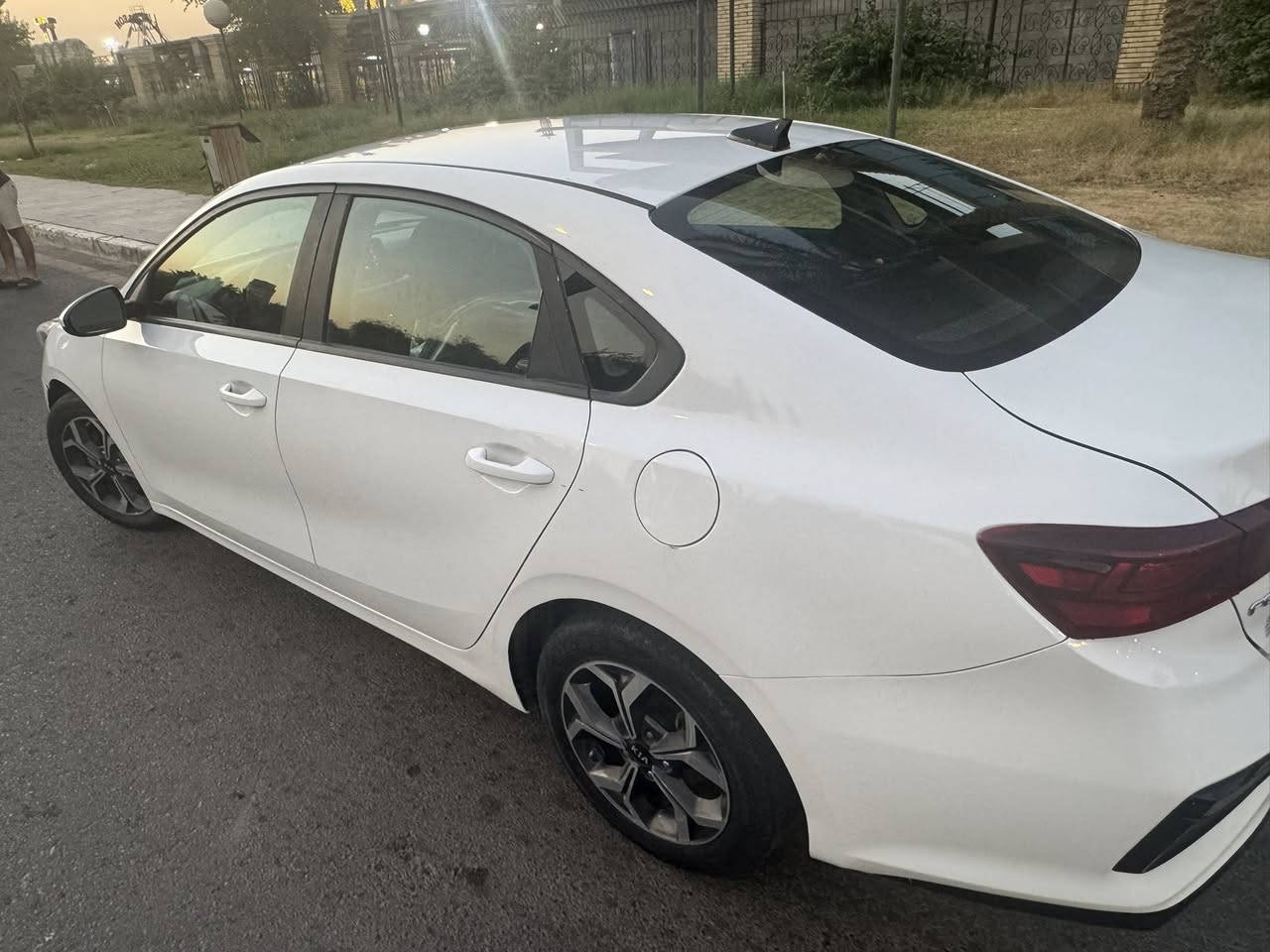 فورتي ٢٠١٩ رقم بغداد باسمنا
بجم كبس بدون ايرباك 
محرك دوش ٢٠٠٠
كير AT مبدل جديد يعني انطلاقه فول 
ويل كب 
تبريد شاشه مناخين 
كاميرا وشاشه اصليه 
تحكمات ستيرن 
تبريد جيد جدا 
اطارات جديده 
حادثه باب خلفي وجاملغ خلفي جهة السايق والباب الخلفي الثاني بي بارد قليل 
السونر موجود
السياره موجوده بغداد حي تونس 
السعر ١٢٨ وبيها مجال 
اذا شراي تدلل واذا ما عجبتك السيار صلي على النبي واعبر المنشور 
رقم الموبايل ***********
