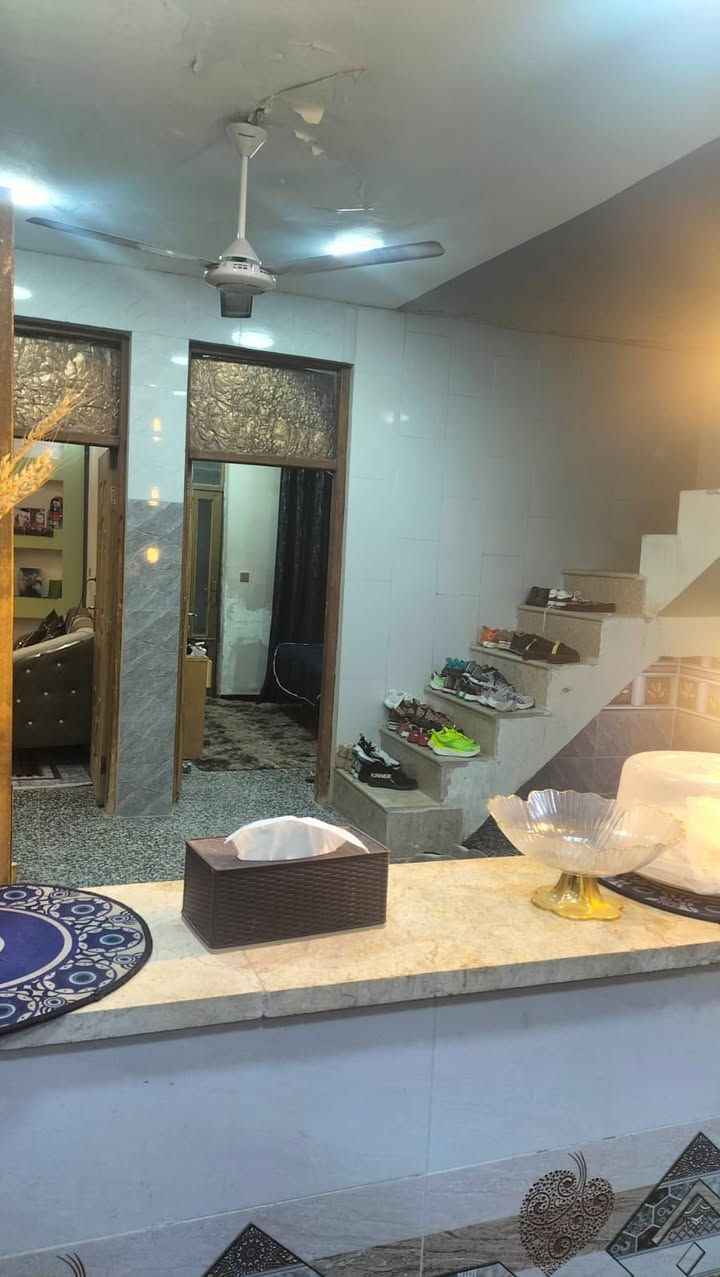 دار للبيع
في منطقة الشعب (حي المصطفى) قرب سيطرة حي المصطفى الفرع الاول عن الشارع العام مقابل محطة بانزين سما بغداد
زراعي  سند ٢٥ مساحه ١٠٥ متر 
بناء حديث
طابق واحد يشمل مدخل واستقبال وصاله كبيره وغرفة نوم ومطبخ كبير بارد وحار صغير 
وصحيات وسطح عدد ٢ 
السعر ١١٠ وبيه مجال 
للاستفسار اكثر الاتصال على الرقم
***********

