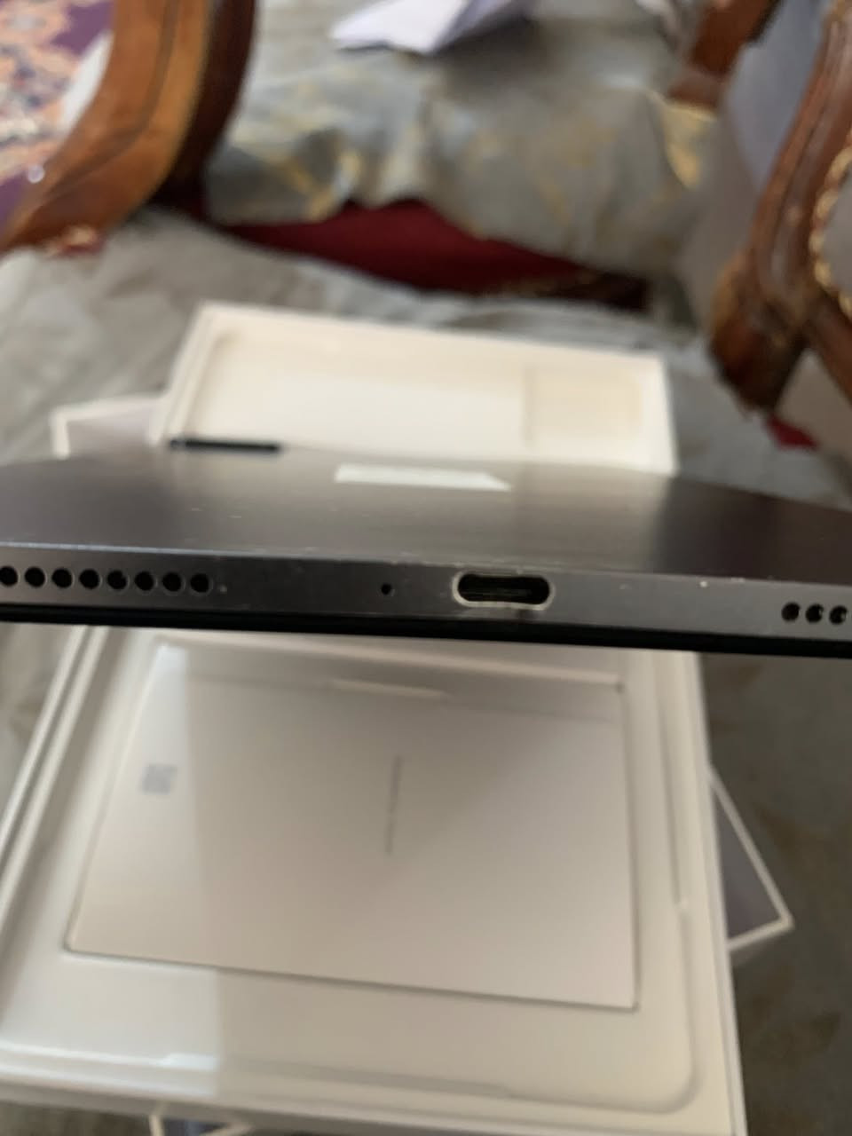 السلام عليكم 

عنوان المنشور: Xiaomi Pad 6 مستعمل نظيف جداً (كامل الملحقات)

التفاصيل:

• الموديل: Xiaomi Pad 6 (النسخة العالمية).
• الحالة: نظيف جداً (أخو الجديد)، استخدام سنة ونصف ومحافظ عليه جداً.
• الشاشة: نظيفة تماماً وبدون أي خدش (الخدوش الظاهرة بالصور هي على لزقة الحماية فقط، والشاشة الأصلية وكالة).
• النظام: محدث لآخر إصدار Xiaomi HyperOS (سريع وسلس جداً بالألعاب والدراسة).
• الملحقات: الكارتونة الأصلية + الشاحن الأصلي السريع + كفر حماية .
السعر:
• السعر المطلوب: 330,000 دينار (بي مجال بسيط جداً للشراي الجاد).
• المكان: [ بغداد - حي الجهاد ].
للتواصل:
• المراسلة على الخاص أو الاتصال على الرقم: 
[وتساب ***********  
رصيد ***********].

(الجهاز ما مفتوح ولا داخل تصليح نهائياً والفحص والضمان للشراي.)
