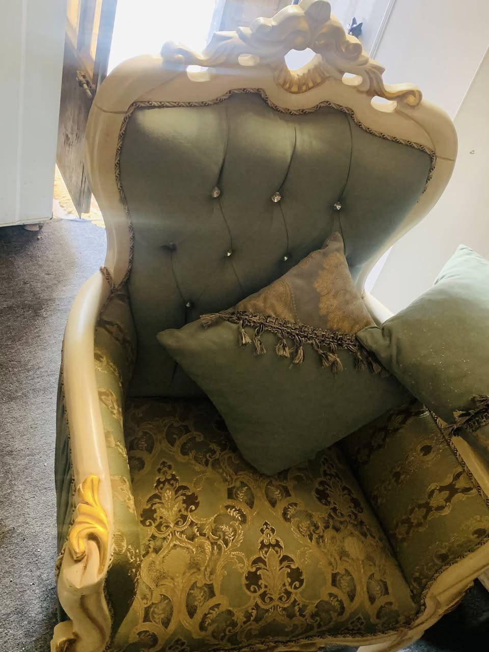 سلام عليكم تخم ثنين كبار و4صغار
زان مصري 
مستخدم شي قليل نضافه100/100
مكان بغداد 
***********بي واتساب 
سعر مليون ونص وبي مجال
