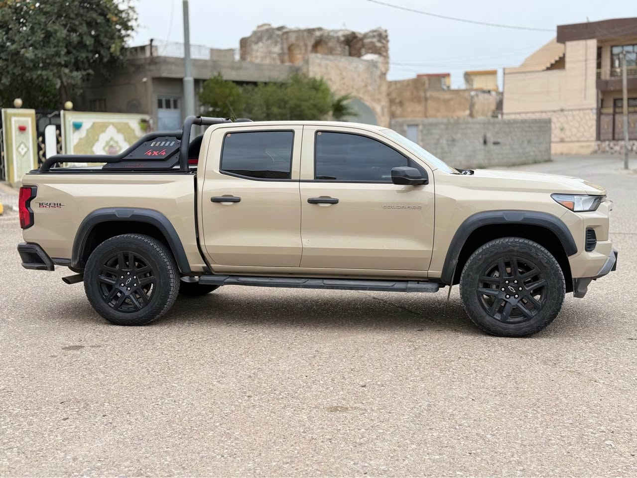 شوفرليت كولورادو موديل ٢٠٢٤ 
سيارة كلين مطلعيهه صفر من كندا حاليا
ماشية  ١٩ الف كيلو متر 
مواصفات : 
- سيارة لون خاكي مميز ومرغوب  
-فور ويل
- دبل شاشة دجيتال 
- كاميرا امامي وخلفي
بيه كاتب تظليل  من المرور 
سعر السيارة 318 و بيه مجال 
*********** كيفري, ديالى
