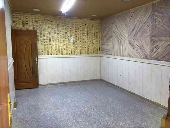 يتوفر بيت للايجار بدون دلاليه نضيف جدا في مدينه الصدر نهاية شارع الجوادر قطاع ٣٨ . ثالث بيت على الشارع العام مساحه ١٤٤ متر يحتوي الطابق الاول على حديقه واستقبال وهول ومطبخ حار وبارد وغرفه نوم وصحيات شرقي وغربي الطابق الثاني يحتوي على ٢ غرف نوم ومخزن صغير 
للاستفسار : ***********
