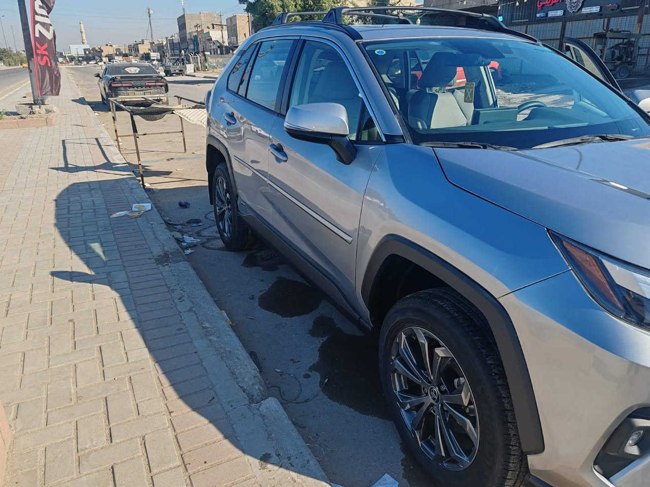 تويوتا راف فور هايبرد
🌿‏  TOYOTA RAV4 XLE  🌿
2025
صور الحادث اكتب تم وتجيك على الخاص 
📃 اليكم التفاصيل الآتية 👇🏻  
   السعر 260 $ وبيها مجال 
🚘رقم بغداد انكليزي باسمي 
🚘3000 mil عداد المسافه
🚘 وارد امريكي العلامه السوده المرغوب 
🚘 الموديل 2025
🚘 سعة المحرك 2,5L هجين (هايبرد)
🚘  دفع رباعي 4X4
🚘 بروجكتر  + حمالات في السقف 
🚘 مقاعد قماش بيج 
🚘فتحة سقف سلايد
🚘 عدد 9 AIR BAG
🚘شاحن موبايل اصلي
🚘مري قابلة للطي كهربائي
🚘 حساسات خلفية
🚘 حساسات أمامية 
🚘 لايت زينون + LED
🚘 بك لايت LED
🚘 ويل كب 18
🚘 4 دسك
🚘 اريل نفكيتر 
🚘 مفتاح التشغيل بصمة + دخول ذكي 
🚘ترحيب في الدواسات RAV4 ضوئية
🚘 شاشة كبيرة تدعم كار بلي والنظام الحديث من تويوتا
 🚘 كاميرا دوارة اصلية
🚘 تتسع المقصورة ل 5 ركاب
🚘 المودات والأوامر الصوتية
🚘 أوضاع القيادة  Drive Mode
🚘 فحص أنظمة السيارة 
🚘 حساسات ضغط اطارات
🚘 تبريد شاشة مناخين منفصلين 
🚘 قطعتين تبريد
🚘 هاند بريك كهرباء 
🚘كروس سرعة 
🚘 ا ABS 
🚘ا Auto Hold   أوتو هولد
🚘ا ISOFIX         ايزو فكس
🚘 نظام مانع الانزلاق
🚘 اشارة في المرايا الجانبية
🚘 مخرج منفذ الطاقة ⚡ 
🚘تطعيم الدواخل ألمنيوم
مكان السياره بغداد حي الحسين خلف كليه الرشيد 
    بيها كلير جاملغين امامي وبونيد من امريكا وحادثها الاصلي هلال الجاملغ الخلفي والباب الخلفي فقط    
                       💲260 

للاستفسار يرجى الاتصال على *********** ابو اكرم
