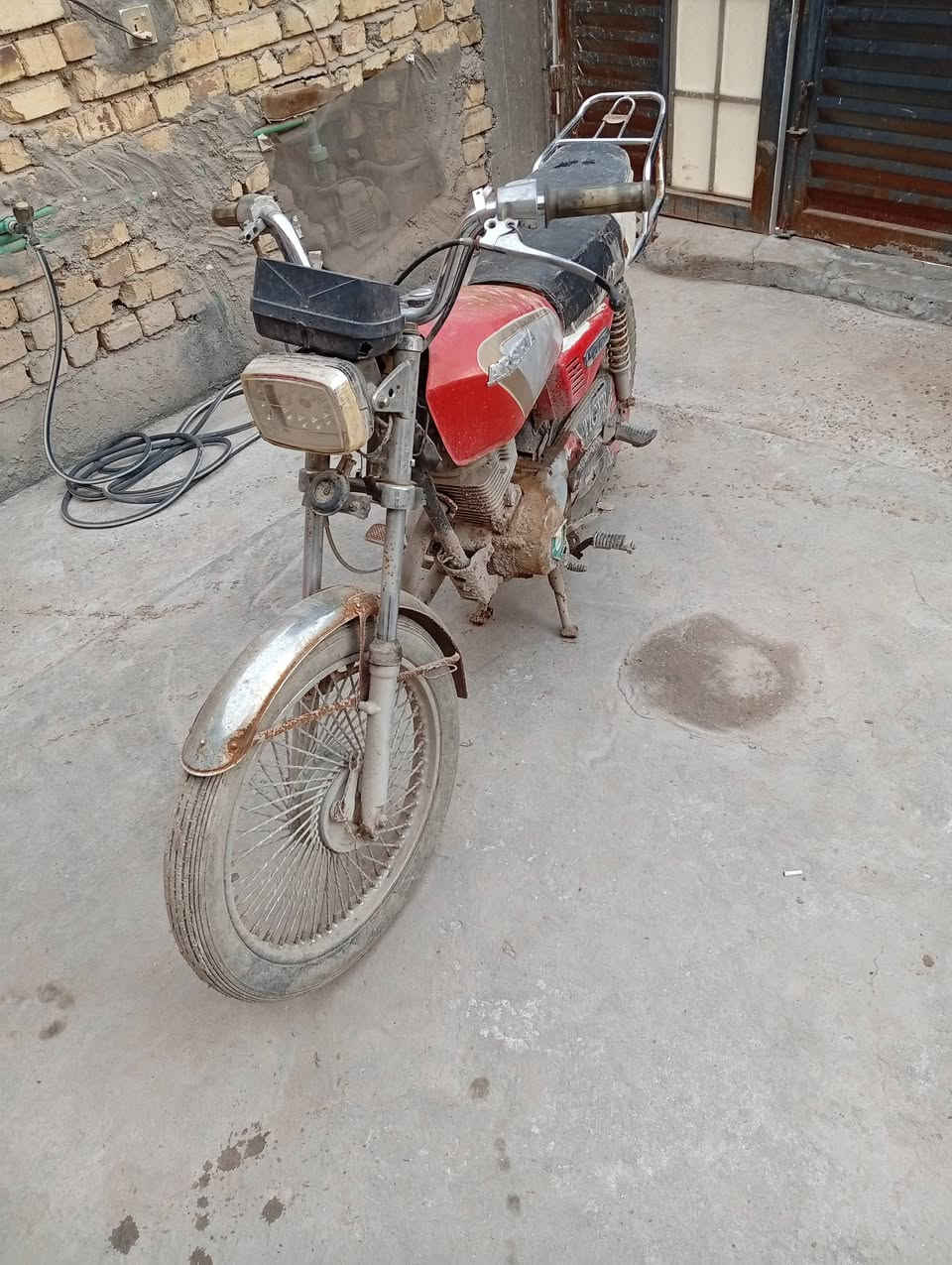 السلام عليكم للبيع ربعه كير ارشه وراق اصولي كامله موديل 15 دراجه كايمه بس شغاله دراجه حلوه ونضيفه شراي يتصل عل رقم‏‪0780 412 6820‬‏ مكاني بابل حله مركز السعر 300
