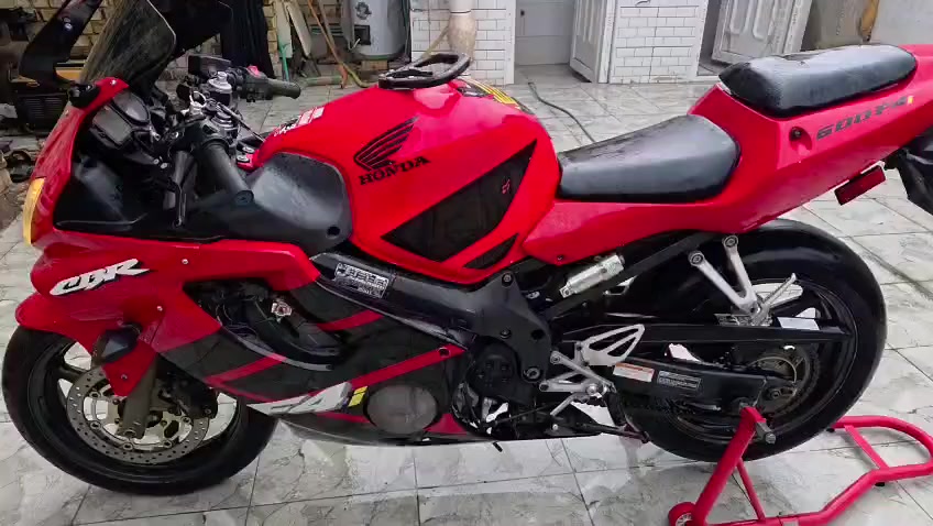 افوراي.    F4i
الاون احمر كفرات
حجم المحرك 600
تخم تاير 
باتري جديد كهرايات شغاله
كير وحرك فول
الدراج تشغيلته نكره 
دسكات الخلفي والمامي جدد
الدراجه مزوده 
حماوه باصيف ماكو حلوه حماوته ‏‪+9647812541040‬‏ تحويل ثاني يوم


**إذا كنت صاحب هذا الإعلان وتريد حذفه لأي سبب، رجاءا أرسل رسالة إلى الدعم الفني**