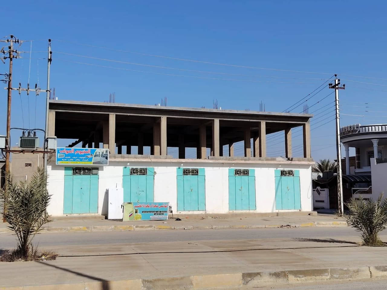 عمارة للبيع طابو صرف ركن على الشارع العام بحي العسكري
قرب دائرة شبكات حديثة 
المساحة 277متر
الطابق الأول 
5 محلات 
الطابق الثاني 
3شقق 
كما موضحه في الصور ادناه
السعر/ 155 مليون قابل لتفاوض 
عنوان المكتب 
الانبار/حديثة/حي العسكري/مقابل أسواق علي نصيف 
للاستفسار الاتصال على الرقم 
***********
