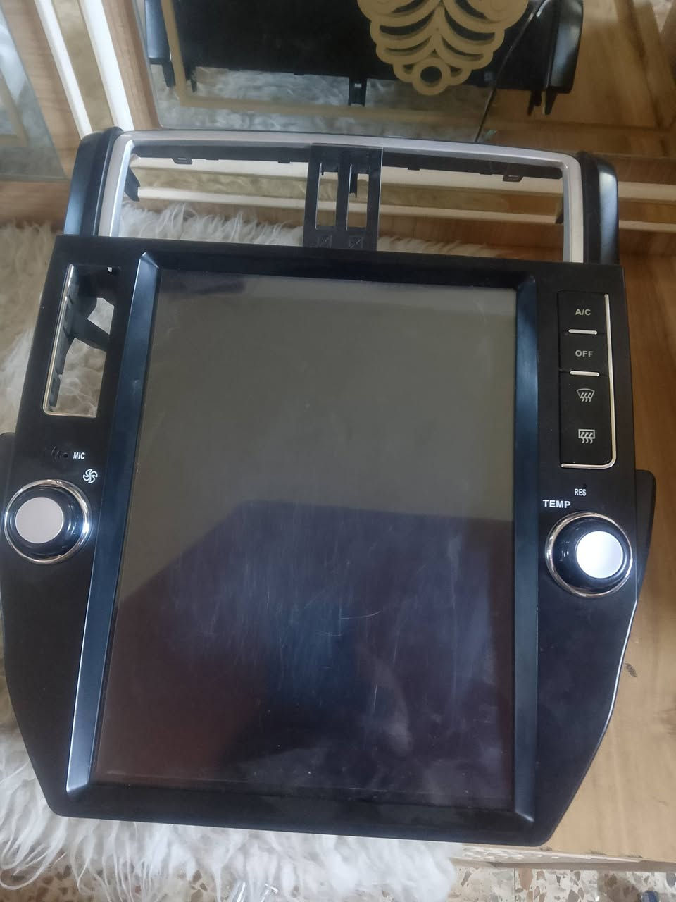 السلام عليكم شاشةبرادو شغاله فول السعر 150الف
***********
