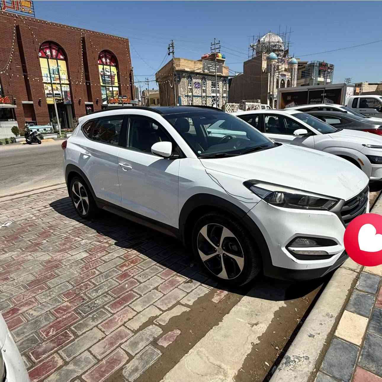 السيارة فور ويل خليجي جيكي استيراد خاص
محرك 2400
كير 9 نمر 
مري شفط 
تبريد تحكم جهتين 
كشن كهرباء 
بانوراما  
السيارة ماشية 140 ألف كيلو 

وهواي بيها مواصفات بعد 
السيارة مال جناي نظيفة جداً 

بيها بارد 3 مكانات بسيطه موضحه بالصور ( مأشر عليهن)

الشراي يتصل 

مكاني كربلاء
***********
