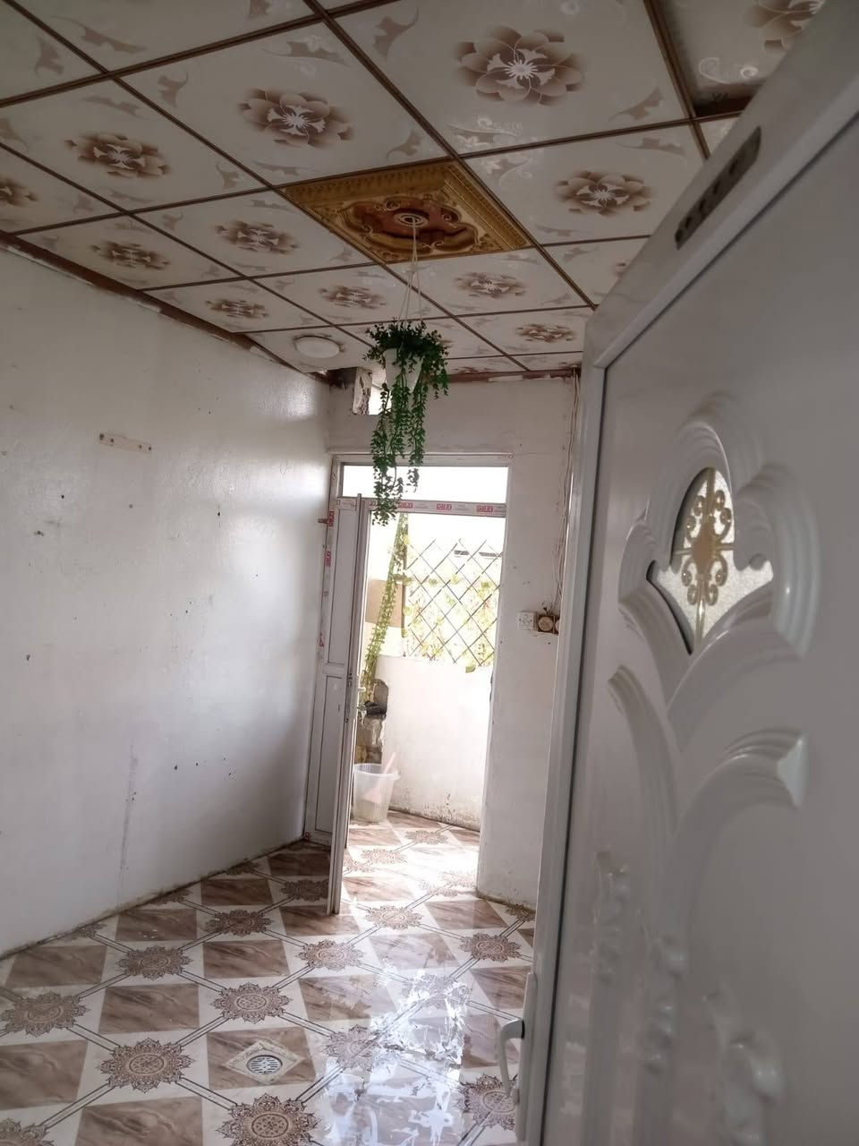 الإيجار شقه طابق ثاتي
حي سومر قرب سوق سومر 
غرفتين او حمامات او مطبخ او هول 
0751882825
***********
ليجار  225 الف
