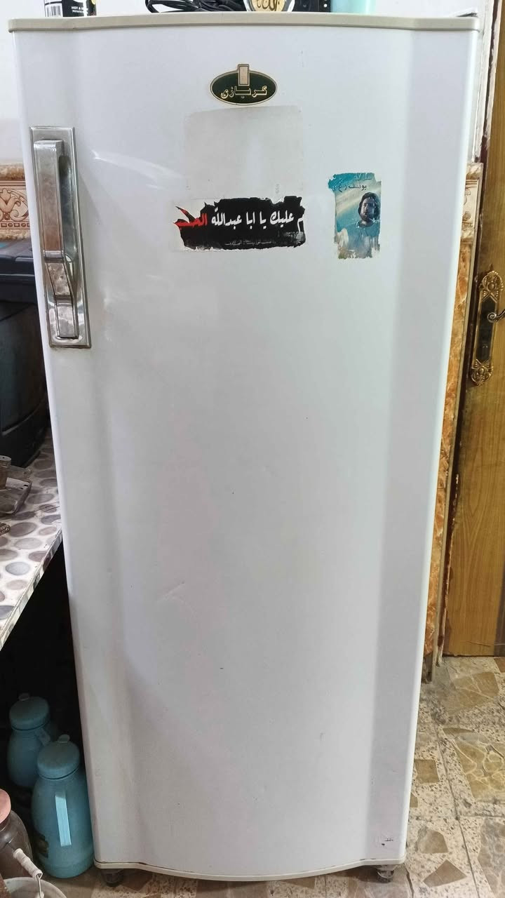 ثلاجه كريازي شغاله على الفحص سعرها 125وبيها مجال النجف حي الجزيره *********** النجف, العراق
