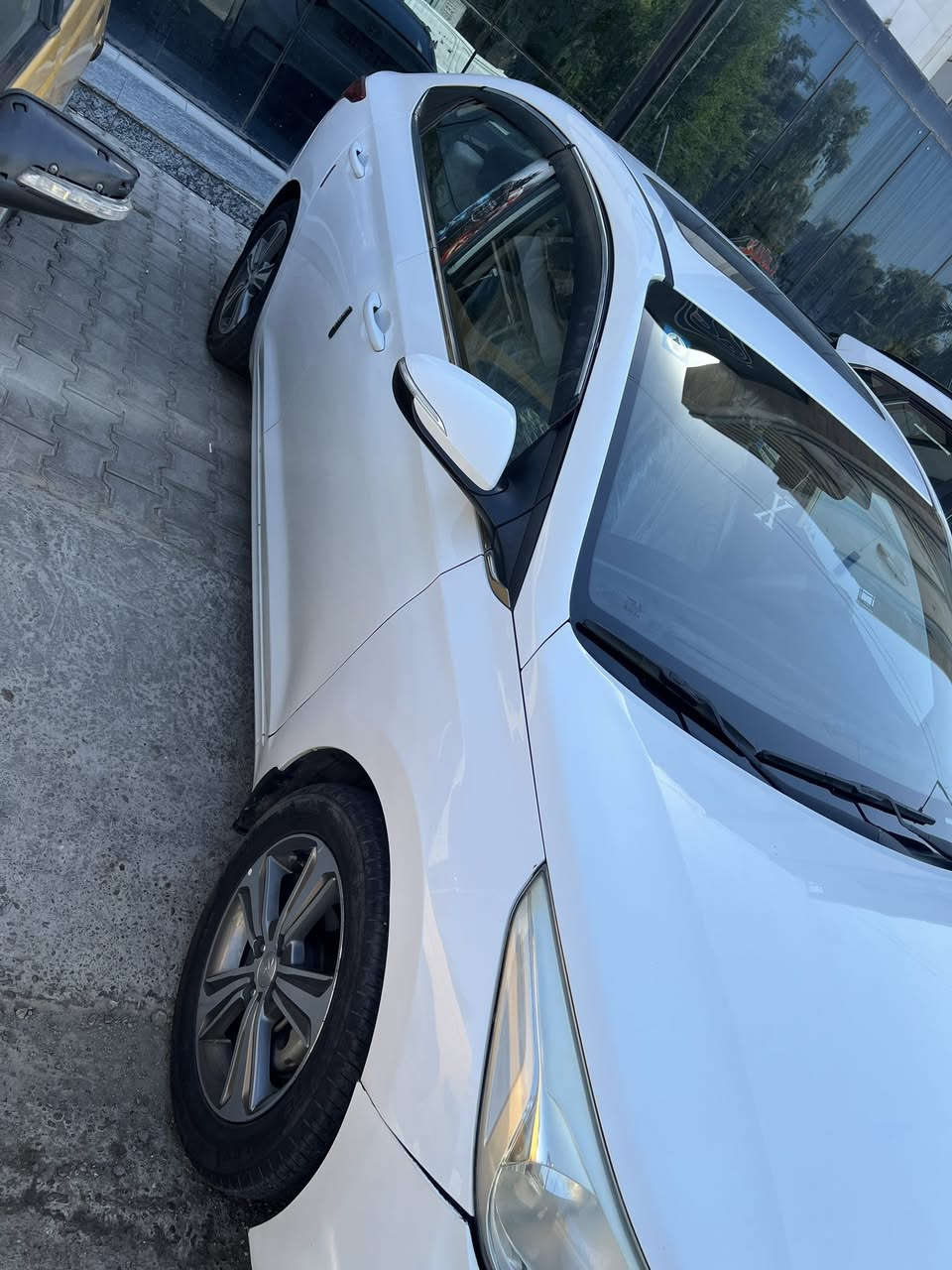 السلام عليكم 
اكسنت للبيع 2020 رقم بغداد انكليزي بأسمي سنوية بعيدة
محرك 1600 دوش
مواصفات فتحة سقف 
اشاير مري
تحكم ستيرن
شاشة
مكابح A B S
مانع انزلاق
بيهه صبغ باب عكس السائق ودعامية فقط 
السعر 125 $ 
للاستفسار الاتصال 
***********
