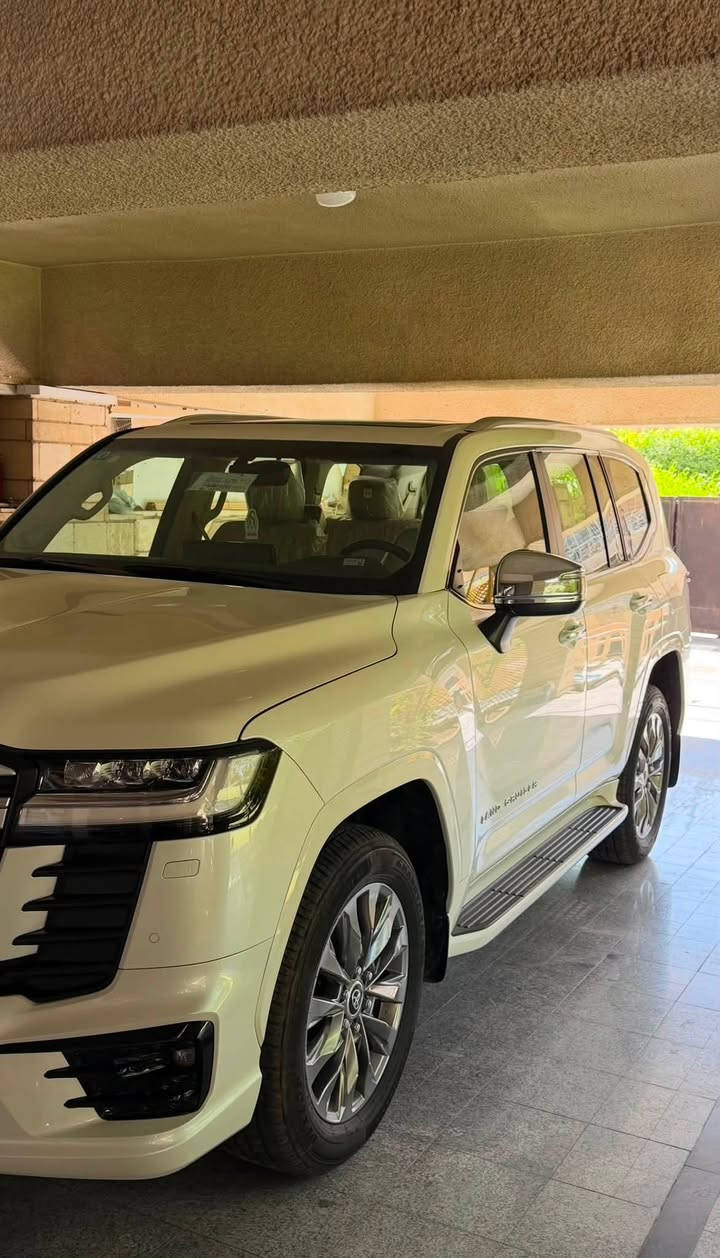 السلام عليكم
LAND CRUISER 2024 VX  PLUS  SAS 
لاندكروز 2024 VX ساز ابو الضمان تنفس طبيعي المرغوب
صيانة دورية كله بل شركة 
ماشية 16,000km  سيارة بوضع الزيرو 
السياره فول مواصفات مكفولة كفالة عامة عده ملاحضات بسيطه  رقم بغداد بسمي تحويل ثاني يوم 
مكان السيارة جادرية شارع الوزراء 📍
تواصل ⬇️
 *********** 📞
