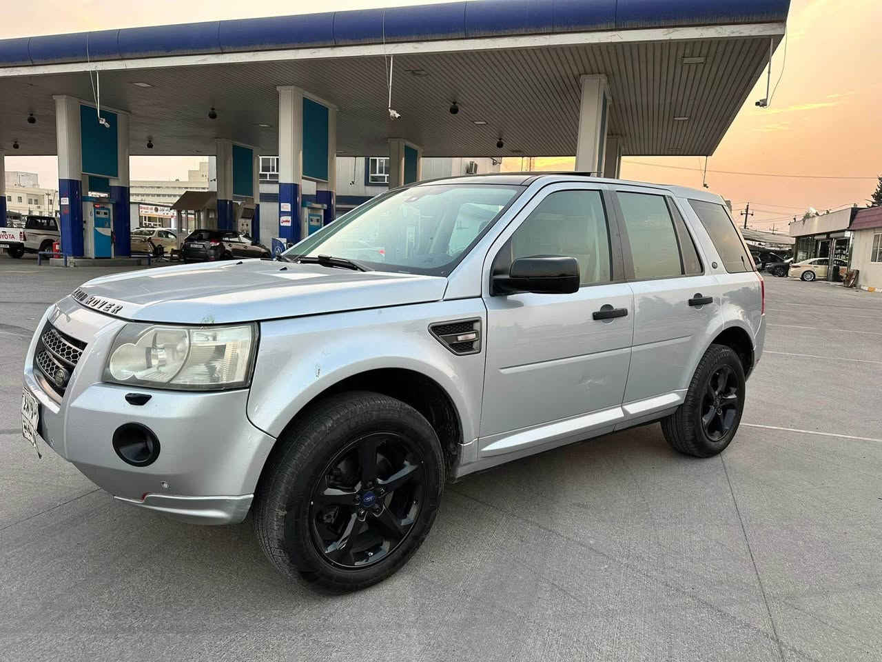 السلام عليكم للبيع لاندروفر LR2 موديل 2010  فول مواصفات بدون صبغ وحادث شركة سردار السعر 95  وبيها مجال مكان السيارة اربيل  *********** أربيل, العراق
