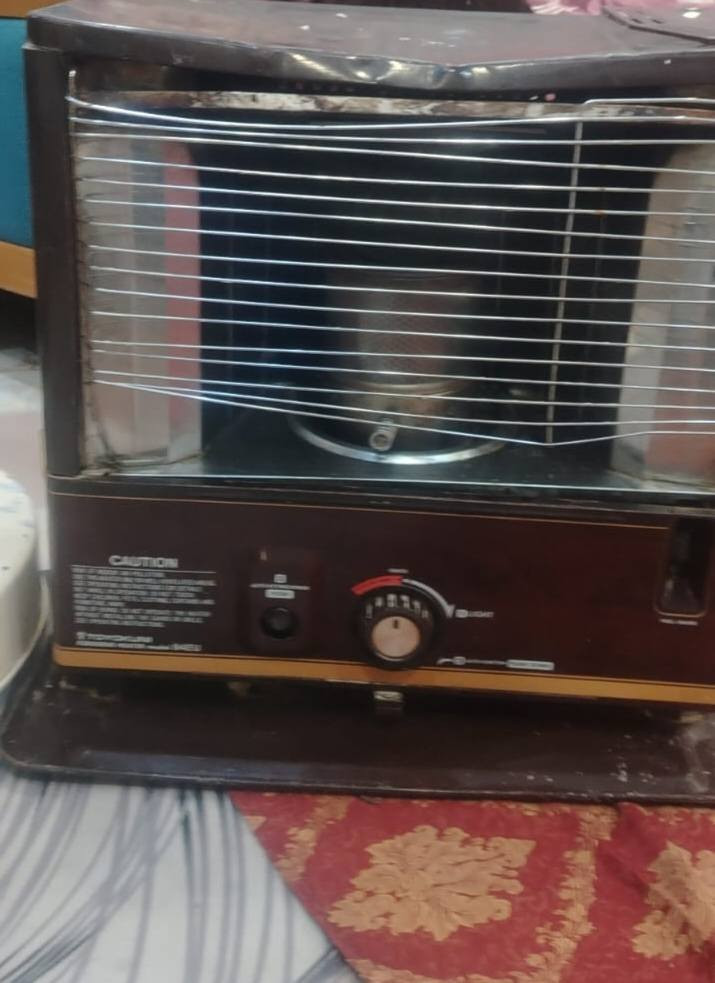 سلام عليكم
صوبتين للبيع لبيضه لجبيره ماركه Keronaاصليه حيل زينه
ولثانيه شغاله هم مابيها شي بس يرادلها تبديل فتيله 
لعلام شارع دكتور حافض  ***********
