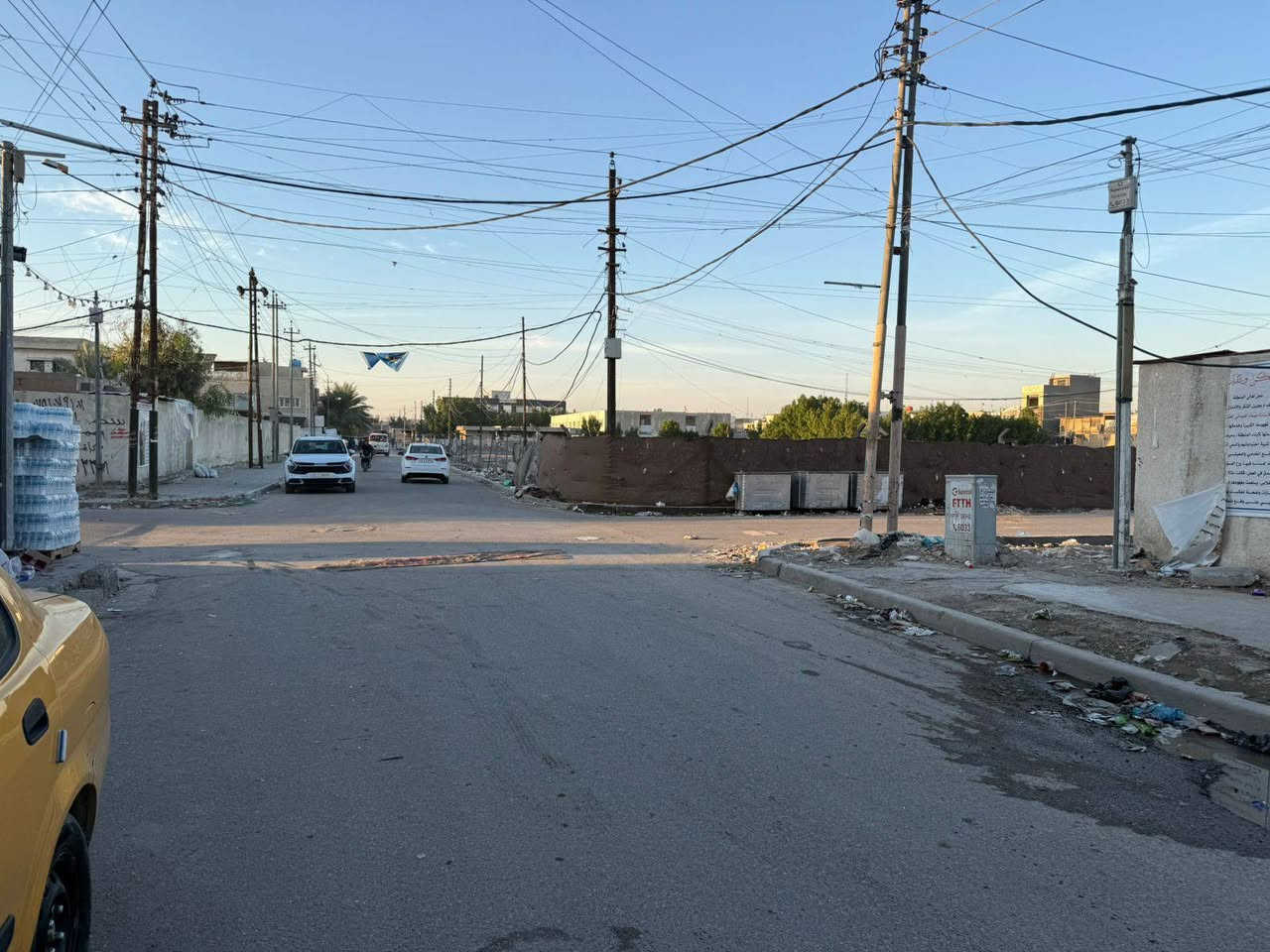 السلام عليكم للبيع للبيع يوجد لدينا مشتمل 60 متر الوجهه 5 النزال 12 في منطقه حي الجهاد قريب من مدرسه الرسول الاعظم يتكون من غرفتين نوم وصاله ومطبخ وخدمات شارع 20 هاتف *********** سعره جدن مناسب
