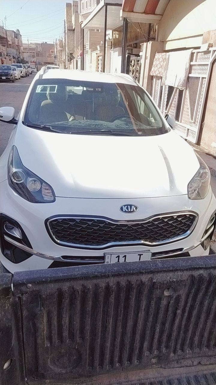 السلام عليكم
كيا سبورتج خليجي  موديل 2020

ماشية٩٣حقيقي
محرك ٢٠٠٠ دوش 
رقم بغداد تحويل ثاني
سايد بريك برجل
شاشة كبير
.داخل لونين حمصي واسود.
حساس امامي وخلفي.
خمسه ويل كب .
قطعتين تبريد 
كامرة خلفيه.
تحكم ستيرن
 . 
سيارة جاهزة من كل النواحي صدر تايرات
السعر١٩٣
الاستفسار ***********
العنوان بغداد ملاحظه المشر عليهن صبغ
