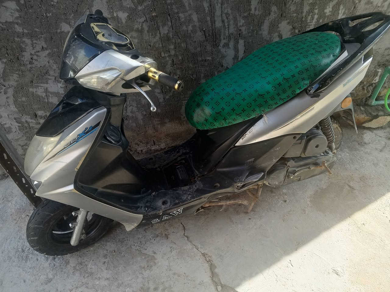 دراجه للبيع هندر واحد تشتغل بأي وقت كلشي شغال كهربائيات كلهه شغاله نقص جوزه فقط مال جناي سعرهه 300وبيهه مجال بسيط متواجد خاص


**إذا كنت صاحب هذا الإعلان وتريد حذفه لأي سبب، رجاءا أرسل رسالة إلى الدعم الفني**