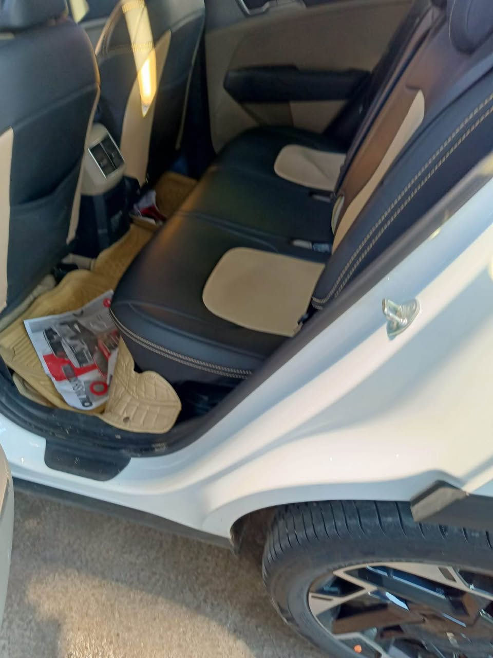 السلام عليكم للبيع كيا سبورتج رقم بغداد ب اسمي تحويل مباشر موديل 2025 وكالة nimكفالة عامة فول مواصفات 1/1
ماشيه 19000
مواصفات السيارة
فتحة 
بصمة تشغيل
بصمة بيبان
تشغيل عن بعد
حساسات امامي خلفي
رادارت
قطعتين تبريد
شفتات ستيرن 
داخل ديجتال
كراسي كهرباء
مانع انحدار
اوتو هولد
انظمة قيادة
5كامرات
تدفئة بالكشنات
تدفئة بالستيرن
صندوك كهرباء
هند بريك بصمة
لدات امامي خلفي
اشاير بالمري
وبعد بيه هوايه مواصفات
عنواني بغداد حي الجهاد 
السعر 34500000
للاستفسار :*********** بغداد, العراق
