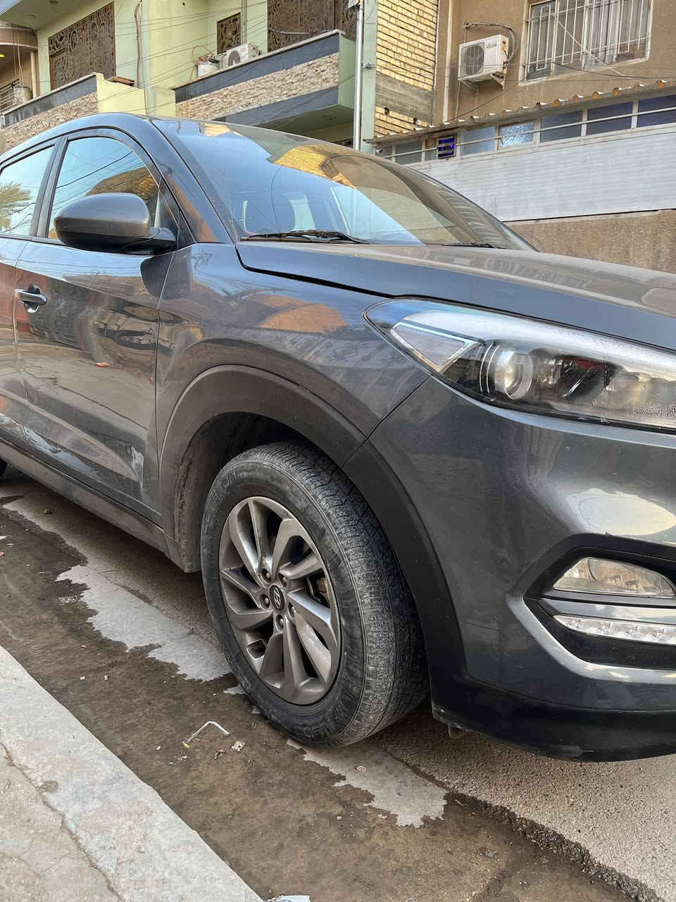 السلام عليكم توسان موديل 17 وراد امريكي حادث جنطة ماشية 146mi السعر المطلوب 140 اخوان اني مكلف بنشر اليريد معلومات اكثر يتصل على صاحب السيارة ***********
