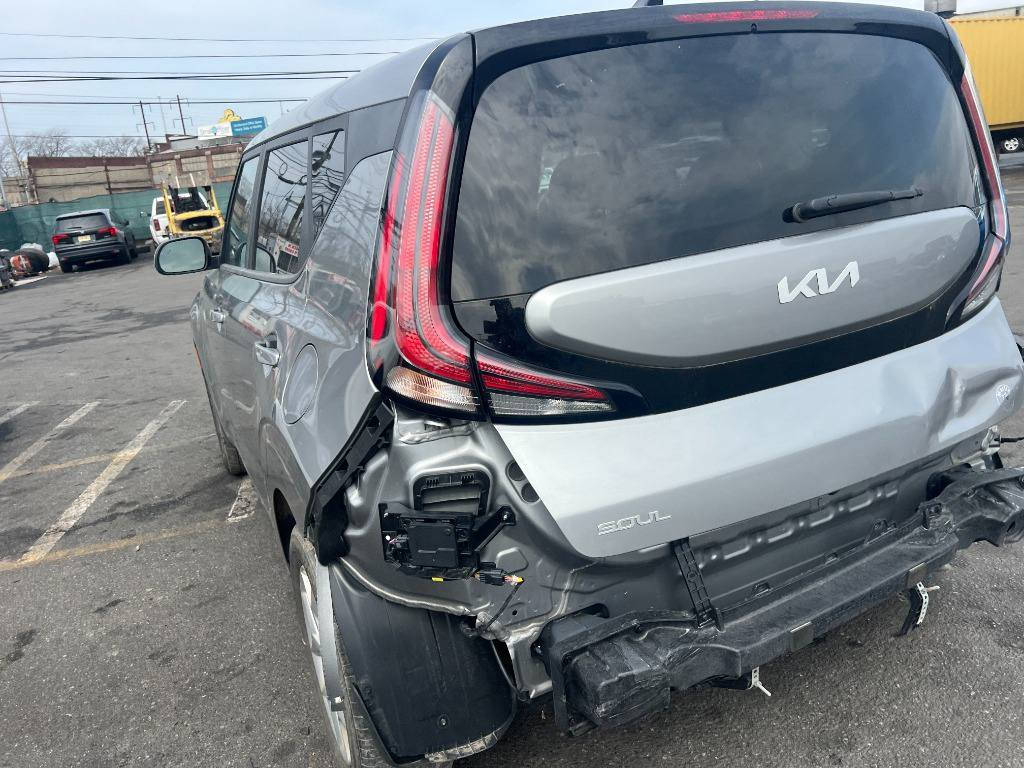 سلام عليكم صول موديل 2023
حادث السياره جاملغ الخلفي وصندوك 
عل بارد بدون صبغ ماشيه 44 دخول جديد
وارد امريكي نص فول رقم سياره بغداد 
مكان سياره بغداد السعر 165وبيه مجال 
وموضحه السياره بل صور رقم 
رقم الهاتف ***********
