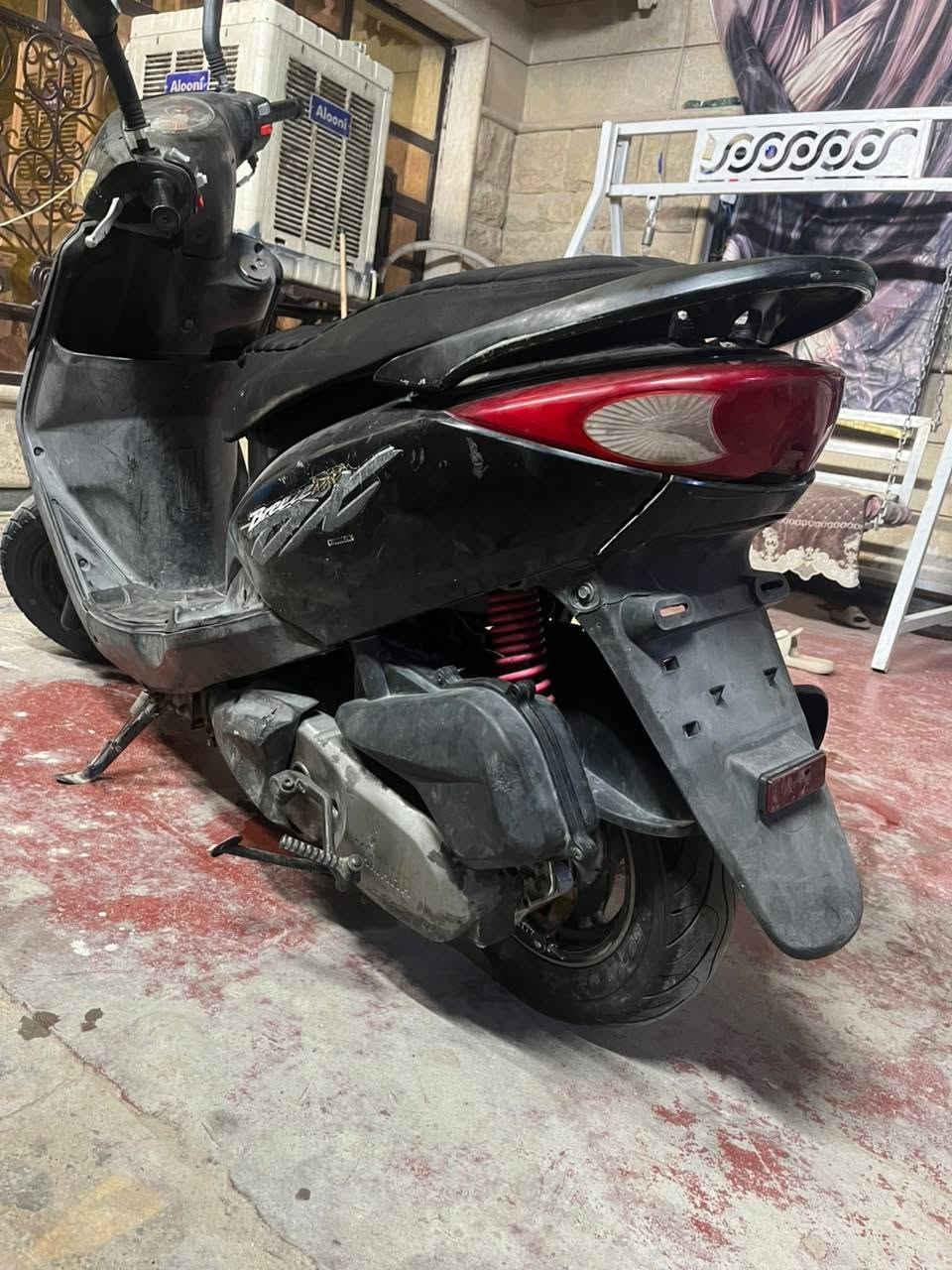 سلام عليكم بريز للبيع لدراجه نضيفه
عنوان بغداد. الشعب الديوان 
السعر 550وبيهه مجال 
الرقم *********** واتساب فقط
