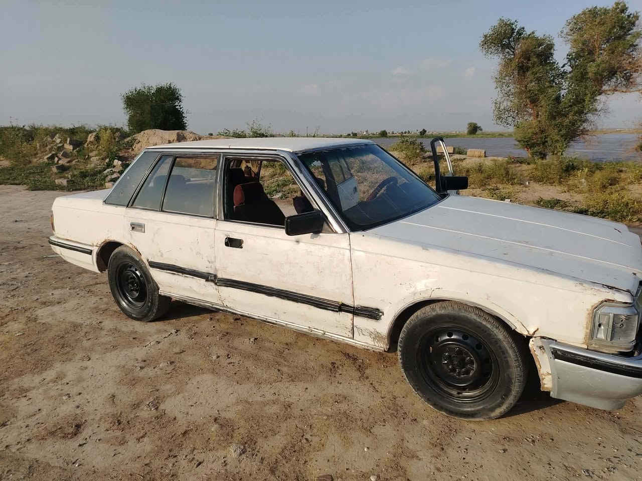 السلام عليكم سوبر حبل بدون ارقام للبيع محرك وگير الاصلي شغلات مابيهن شي صدر نص عمر لايت عالي ناصي تواير نص عمر سياره شغاله وتمشي السعر 10 وراق وبيه مجال للاستفسار الاتصال على الرقم *********** مكان السياره صلاح الدين الشرقاط
