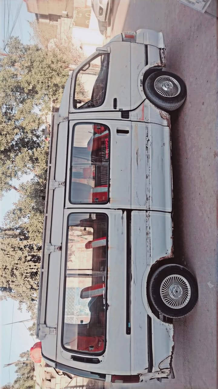 السلام عليكم سياره فتون موديل ١٠ للبيع جاهزه مناقصها اي شي شغل واطلع سعرها مناسب 45 عليها غرامات 1550 وهيئه 100 ومطلوبه 5 اوراق ينزلن من سعر السياره مكانها بغداد البياع اي استفسار اتصل ***********
***********
