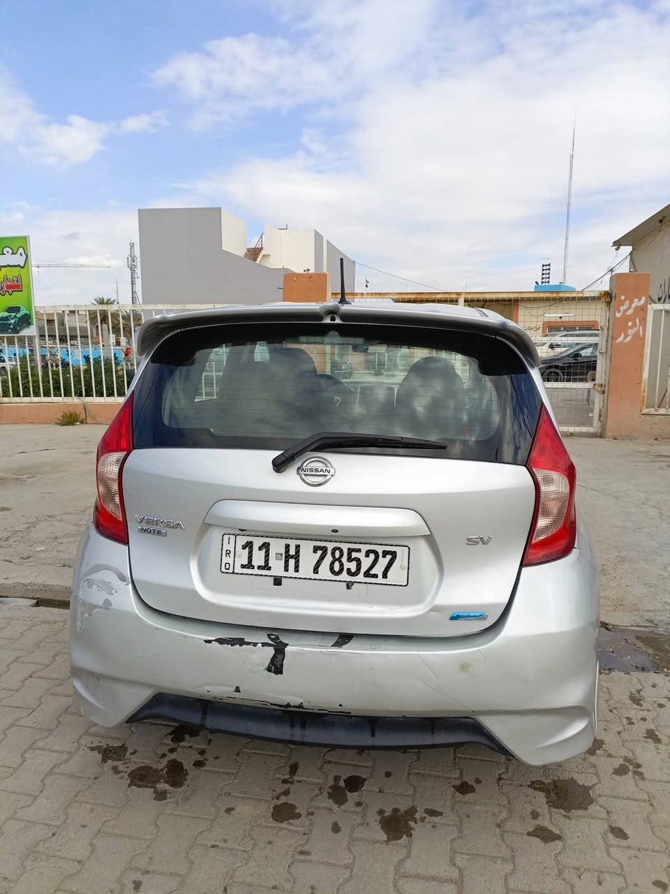 السلام عليكم
فيرسا نوت 18حادث خلفي بسيط رقم بغداد باسمي ماشي64 لسعر 90  تلفون ***********
