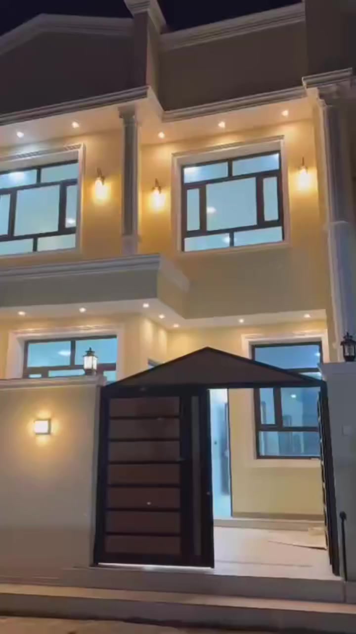 بيت للبيع طابقين بناء درجه اولى طابو اسهم مقابيل مستشفى التركي مساحته 150 متر واجه 7 ونص متر ونزال 20 متر الطابق الاول يتكون من طارمه وصحيات خارجيه استقبال معزوله ومطبخ وصاله ومنور وصحيات داخليه وغرفه الطابق الثاني صاله وغرفتين كبار للاستفسار الاتصال... ***********
