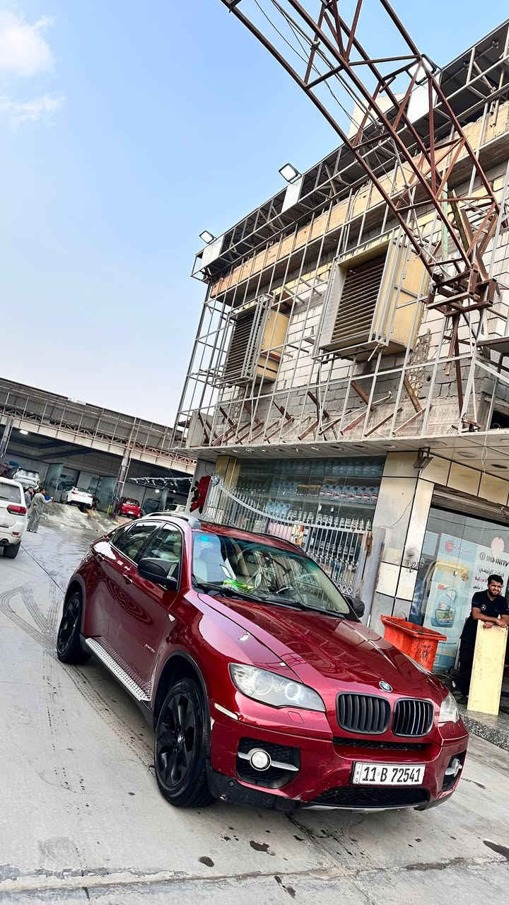 للمروس فقط للمروس فقط
اللهم صل على محمد وآل محمد 
السلام عليكم  
BMW X635i 
موديل 2011 
رقم بغداد دولي  باسمي 
خليجيه وكالة العروش بيها فقط داير خلفي دحجه ومسويها
 محرك 35i n55
ماشيه 200 الف كيلو 
السيارة فول مواصفات بلاديه 
سقف سلايت
12 قرص 
مري شفط 
داتشو 
داخل اوف وايت 
كشنات حضن  vip
كاميرات عدد 5
بردات خلفية 
حساسات محيطيه 
تبريد ثلج +تدفئه
بصمه
تخم تاير جديد 
مكينه كير كفالة 
وبدي كذالك عده الطخه 
دشبول  مصفر بدون مسج  
مكان السياره بصرة/بغداد
***********
***********
