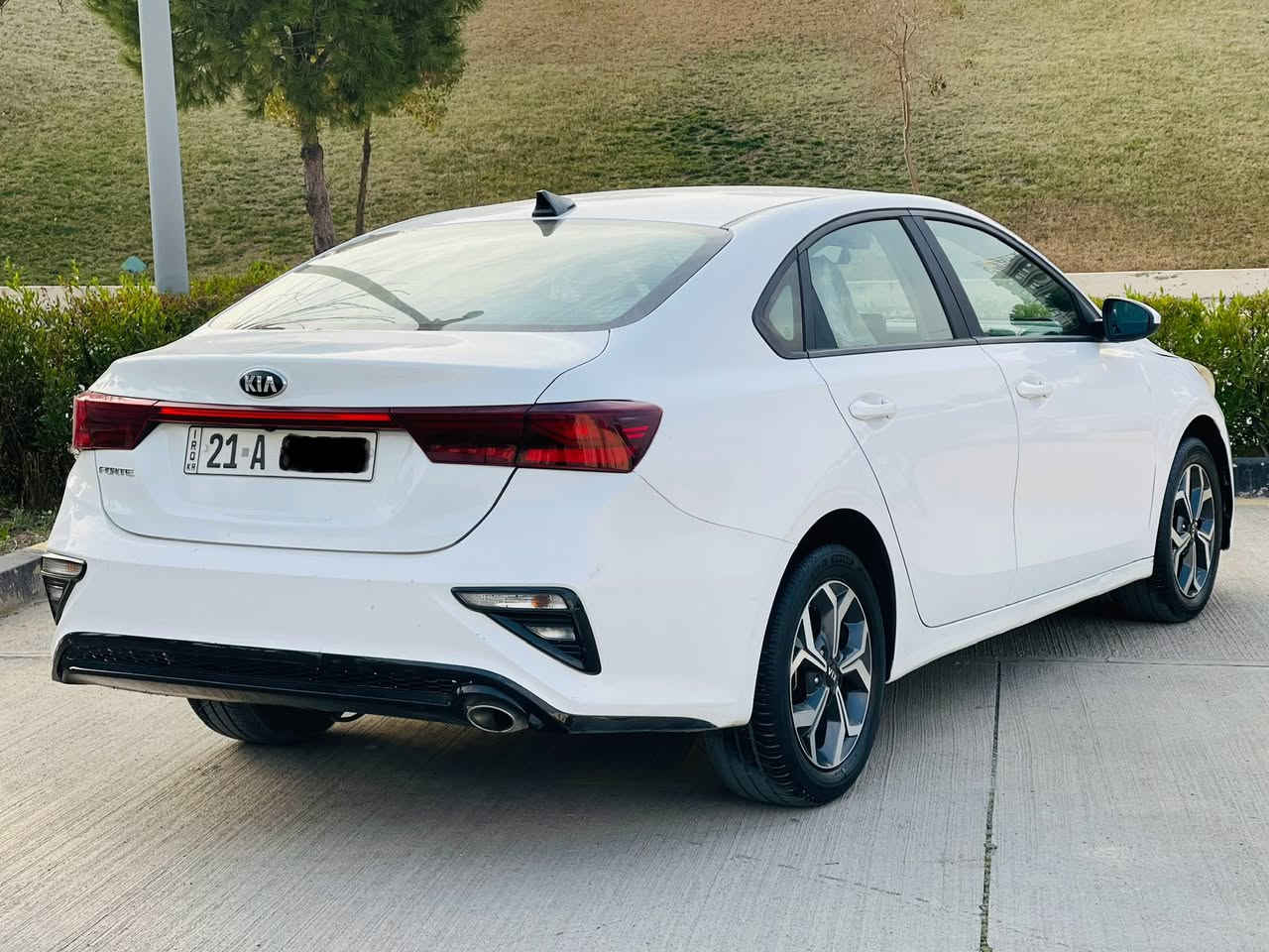 ( بسم الله الرحمن الرحيم )
KIA Forte Lxs 2021
لبيع كيا فورتي موديل(2021)فئه Lxs وارد  أمريكي بدون صيغ  رقم سليمانيه السنويه والرقم جديده الغايه 2028 والتحويل نفس اليوم صورة الحادث موجوده السياره جاهزه ومرتبه خير من الله والتحويل 
موصفاتها معروفه 
مكينه دوش 2000
ناقل حركه ذكي IVT
رادار تجنب من الاصطدام
ويل كروم 
تحديد المسار وانضمه القياده متعدد
فرانل مانع للانزلاق(ABC)
مصابيح (LED)
شاشه عرض كبير تدعم كار پلاي وتحكم ستيرن سرعه 
نظام القياده(عادي.رياضي.ذكي)
مكان السياره سليمانيه وهذا رقمي عليها واتساپ (***********) تگدر تعرف سعرها وتتواصل وياياوتدلل
