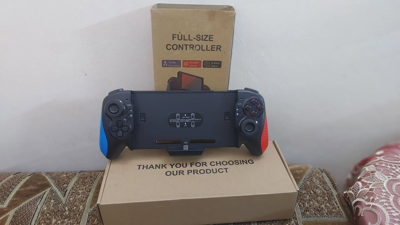 السلام عليكم من رخصة الأدمن للبيع: مقبض تحكم كامل الحجم (Full-Size Controller) لجهاز نينتندو سويتش - جديد تماماً! 🎮
الحالة: جديد تماماً (غير مستعمل وبداخل علبته الأصلية) ✨
التوافق: يركب مباشرة على جهاز Nintendo Switch العادي ونسخة OLED.
إذا كنت تعاني من آلام اليدين أثناء اللعب بـ Joy-Cons العادية، فهذا هو الحل البديل والأكثر راحة للعب في الوضع المحمول! 🚀
🔥 أهم الميزات والمواصفات:
تصميم مريح وكامل الحجم (Full-Size): يمنحك شعوراً شبيهاً بـ Pro Controller لتحكم أفضل وثبات أعلى أثناء اللعب الطويل.
خاصية التوربو (Turbo Function): ميزة الإطلاق التلقائي السريع للأزرار، مثالية لألعاب المنصات والشوتر.
اهتزاز مزدوج (Double Shock): محركات مدمجة تمنحك تفاعلاً واقعياً واهتزازاً ممتازاً مع كل حركة داخل اللعبة.
جيروسكوب 6 محاور (6-Axis Gyro): استجابة وحساسية عالية للتحكم عبر الحركة والتوجيه الدقيق.
توصيل مباشر وآمن: يتم تركيب الشاشة في المنتصف مباشرة دون الحاجة لشحن المقبض بشكل منفصل.
⚠️ ملاحظة: العلبة تحتوي على مقبض التحكم فقط (لا تشمل جهاز النينتندو سويتش).
💰 السعر:  40,000 دينار]


**إذا كنت صاحب هذا الإعلان وتريد حذفه لأي سبب، رجاءا أرسل رسالة إلى الدعم الفني**