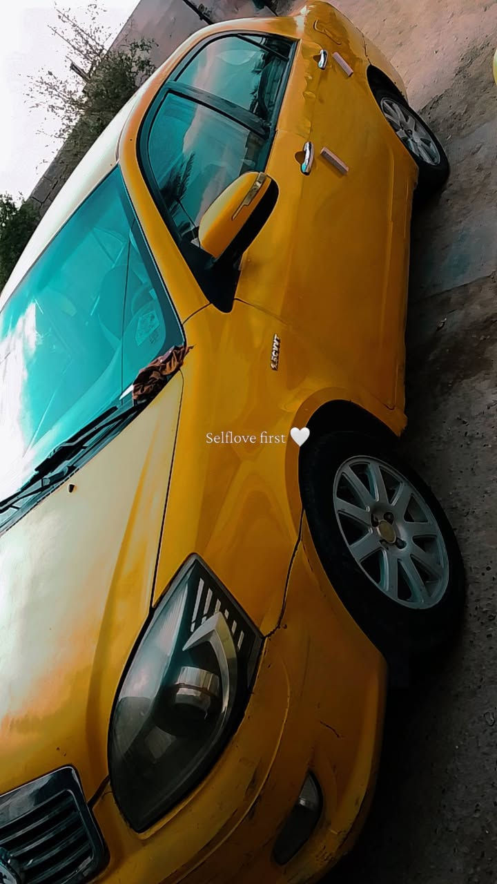 جيلي موبل 2013
#سياره نضافتها 80 /100
#حداديه جديده 
#كهربائيات 
#لايتات زنون 
#مكينه ديهاستو  اتو ماتيك 
#تخم تير. جديد
#سنويه لغايه 2025 
#خط وبحث مصفره 
#مكانها الديوانيه /📞***********
#السعر 28 بيها مجال حك جيه فقط
