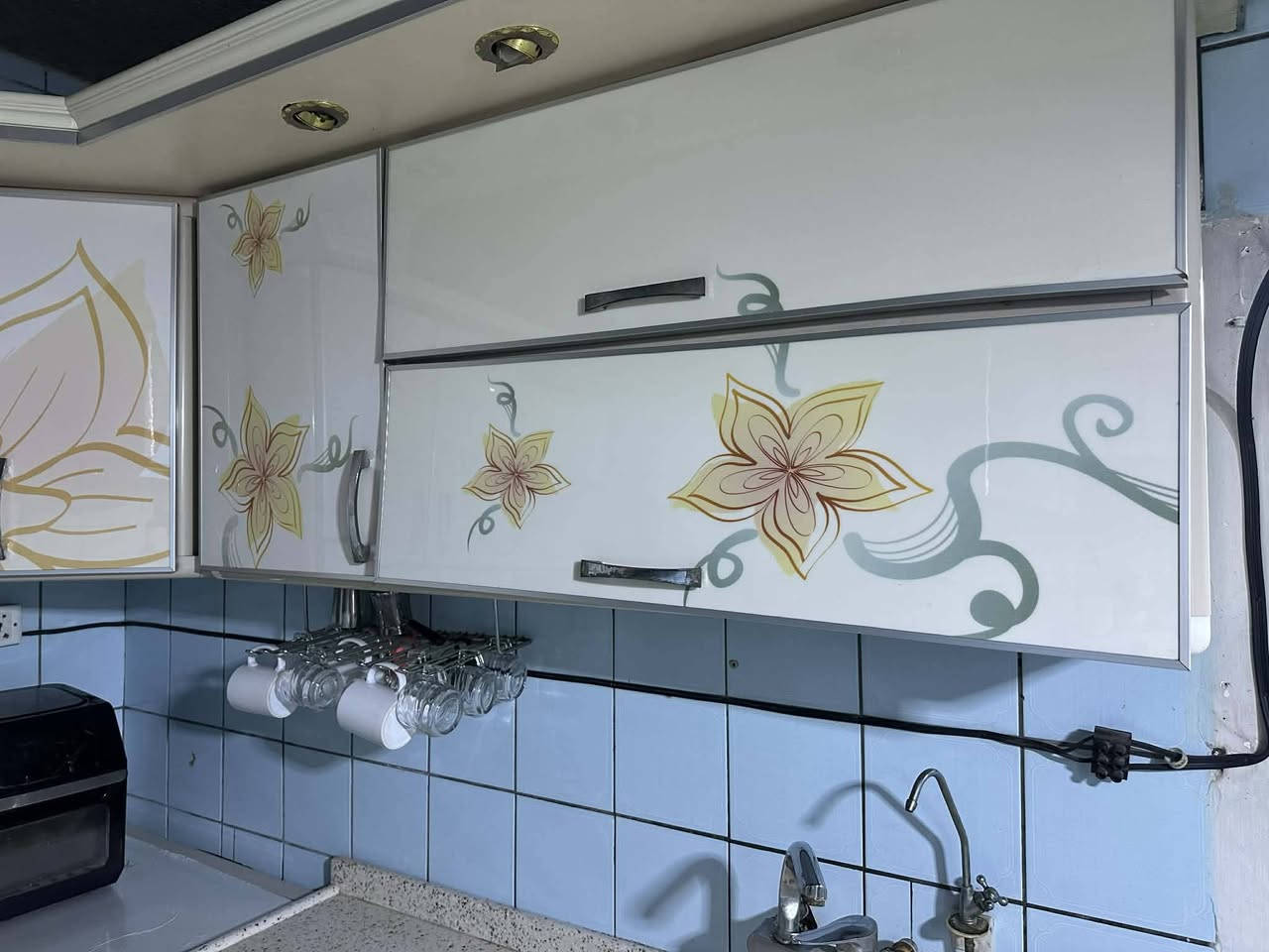 كاونتر تفصال عراقي مفصليه ب3 مليون كامل هو والسنك مرمر الكاونتر المنيوم داخل خارج مفصل تفصال اصلي وشغل من هذا الثكيل نضافه عاليه اضرار بسيطه كلش رايديه هو والمرشحه ( الطباخ مو للبيع )السعر 650 الف المكان بغداد شارع فلسطين لايوجد توصيل


**إذا كنت صاحب هذا الإعلان وتريد حذفه لأي سبب، رجاءا أرسل رسالة إلى الدعم الفني**