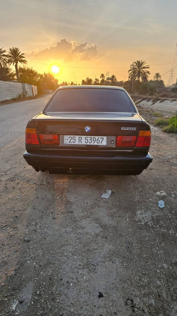 السلام عليكم
بي إم دبليو 525i مكينه مسكر 1993مكينه وكير خير من الله ترايك للبصره 
رقم كركوك إنجليزي  تحويل ثاني يوم 
حداديه خير من الله 
منضومه تبريد كامله  تبريد شغال المكان كربلاء  السعر 50 
***********
