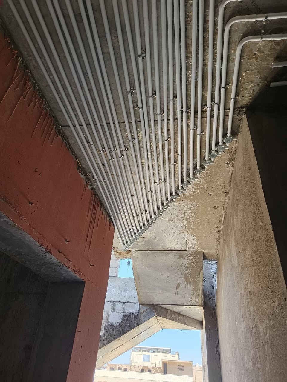 سلام عليكم اخوكم فني كهربائي اشتغل شبكة كان مخطط او بدون مخطط وتكعيد بوكسات وتسليك وشد نقاط وتأسيس من بداية للنهاية مكاني بصرة للتواصل ***********
