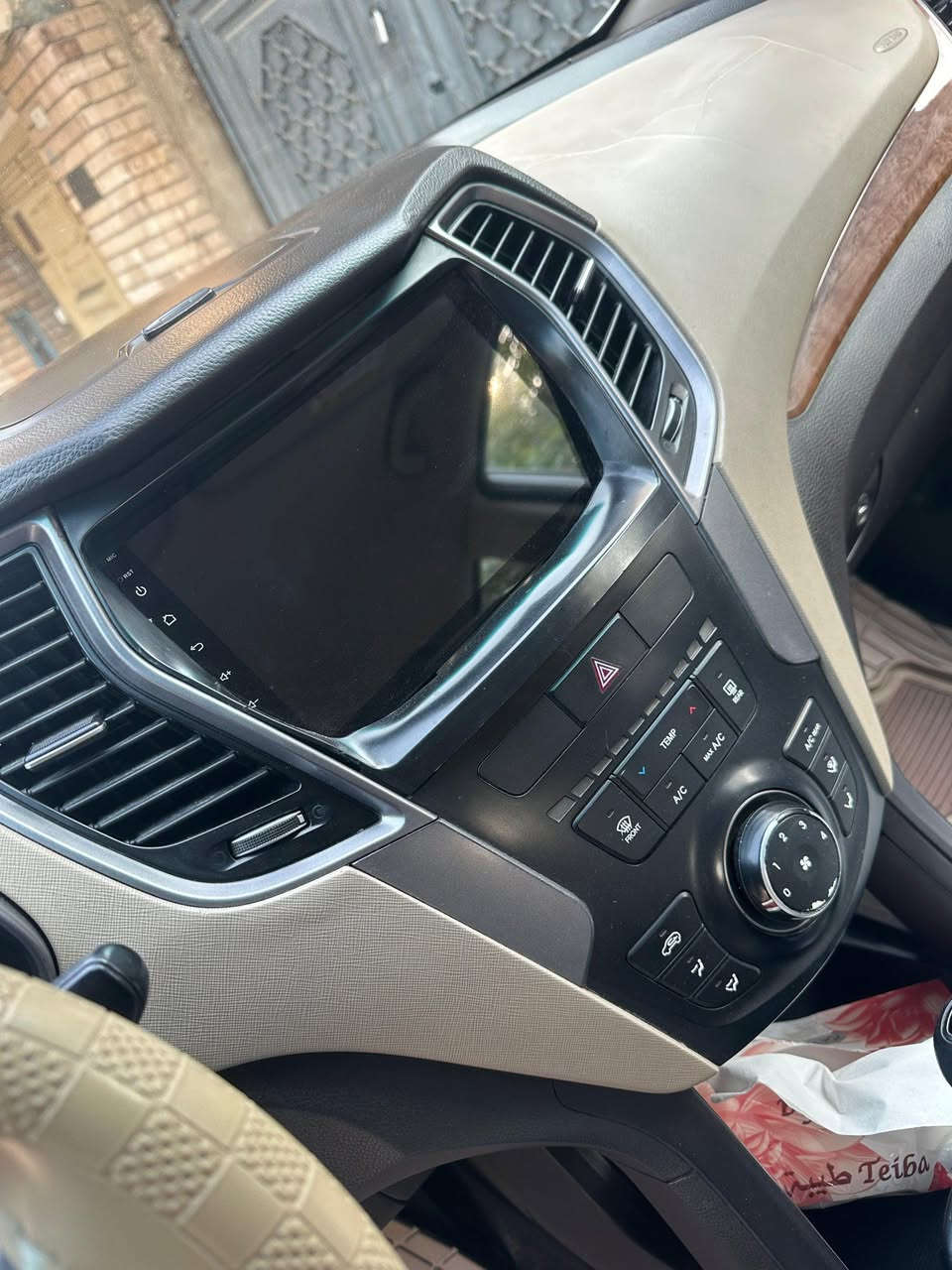 السلام عليكم سنتافي للبيع او مراوس حسب القناعه مديل ٢٠١٦ مكفول من ضربه وصبغ حتى الدعامات بيه شويه بارد سياره جديده حلوه تخم تاير جديده سياره ترايه كلش حلوه محرك ٤ سرندر محرك كير مكفولات سعر (١٧٢) وبيه مجال مكان سياره نجف الا استفسار *********** رقم أربيل تريد وكاله او تحويل
